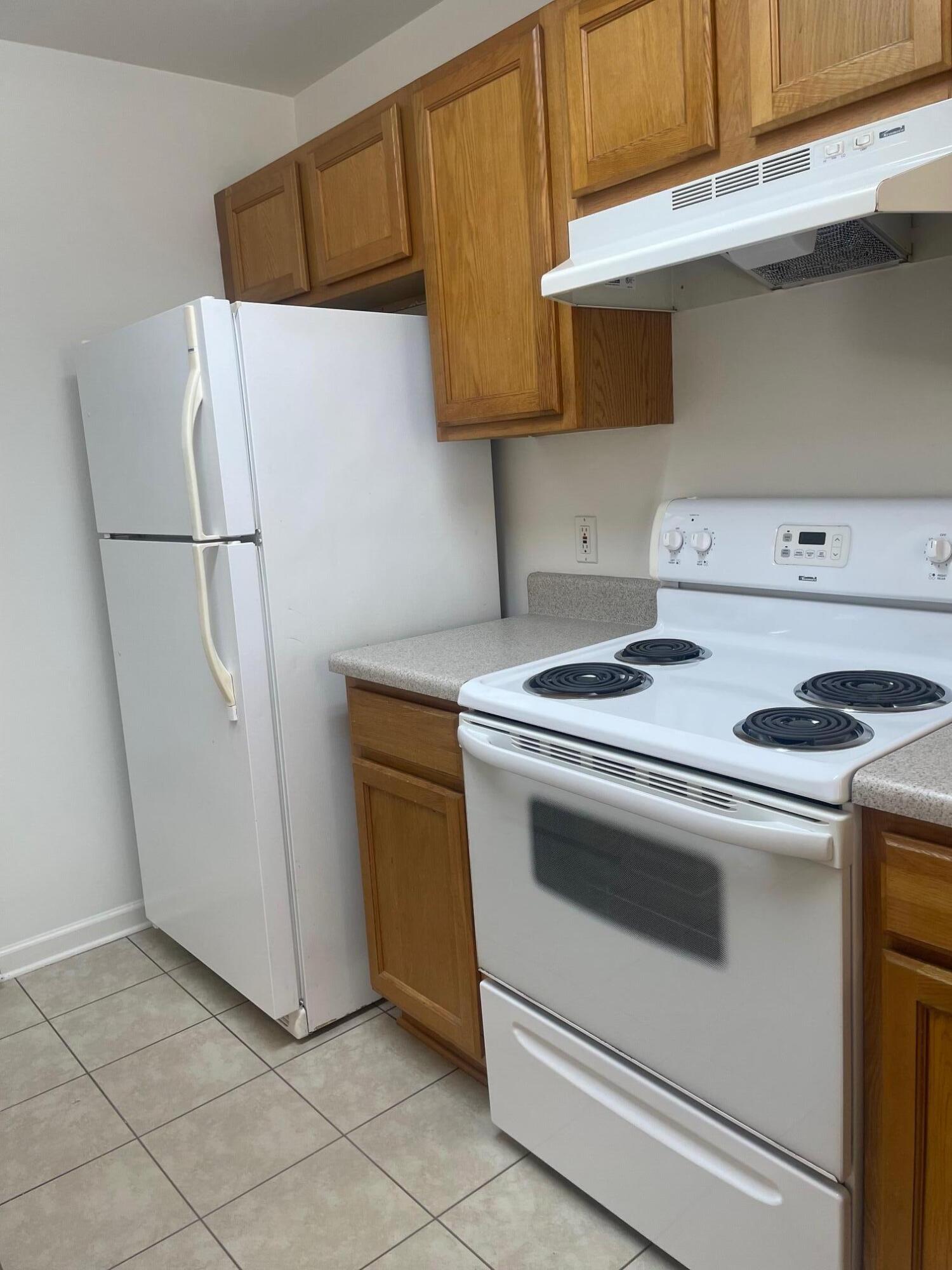 BAYWOOD T/H - Residential Lease