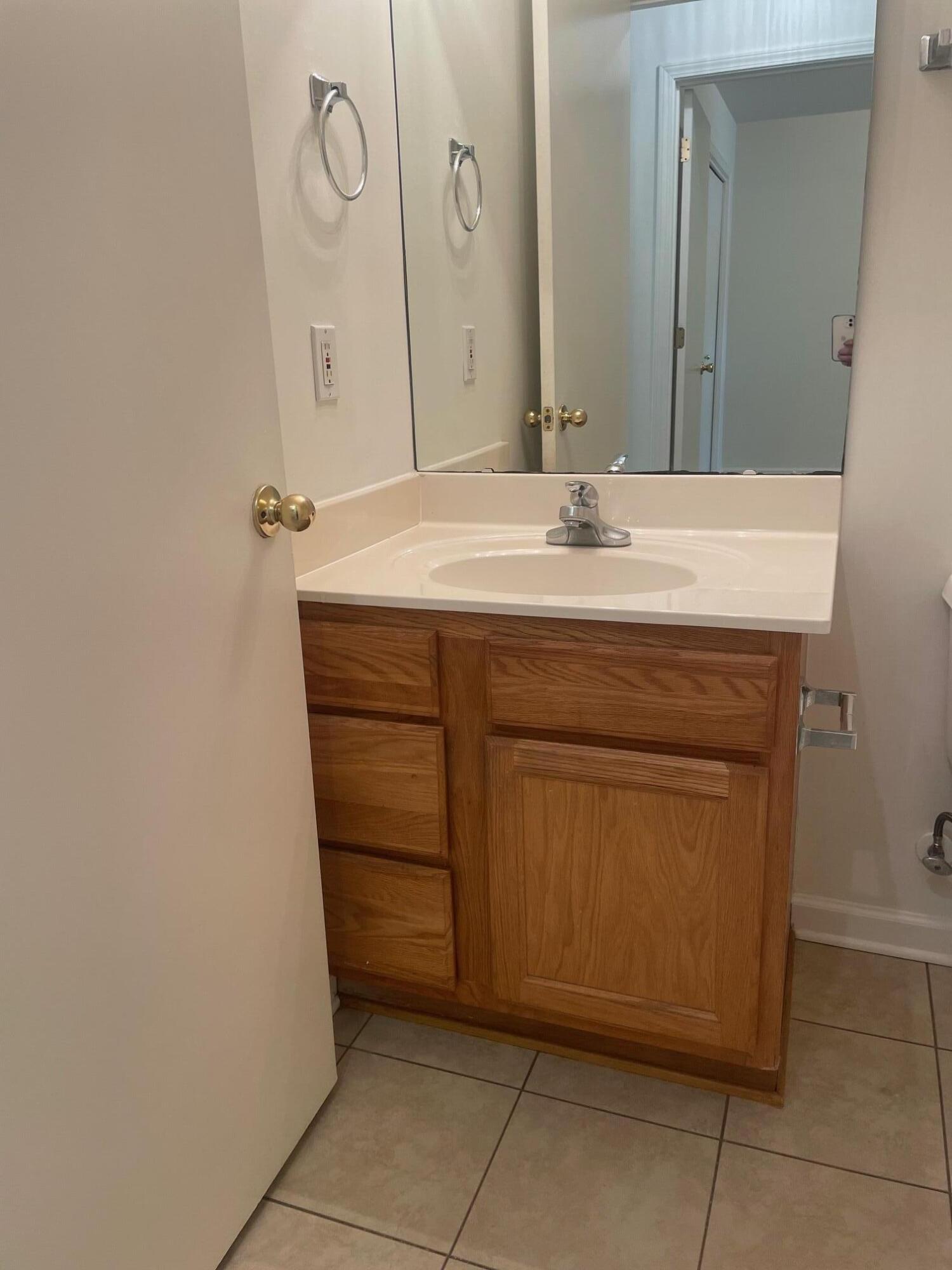 BAYWOOD T/H - Residential Lease