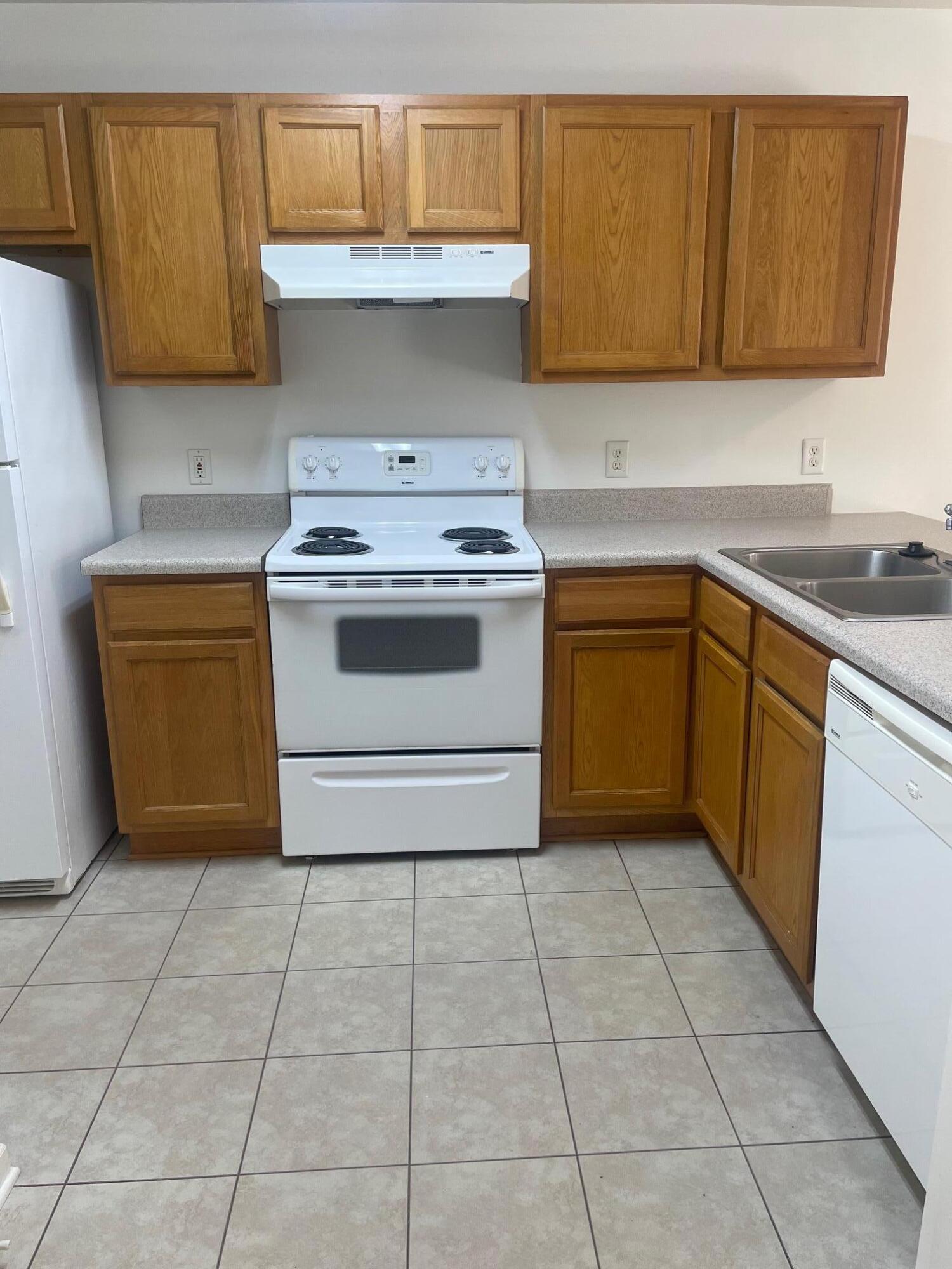 BAYWOOD T/H - Residential Lease