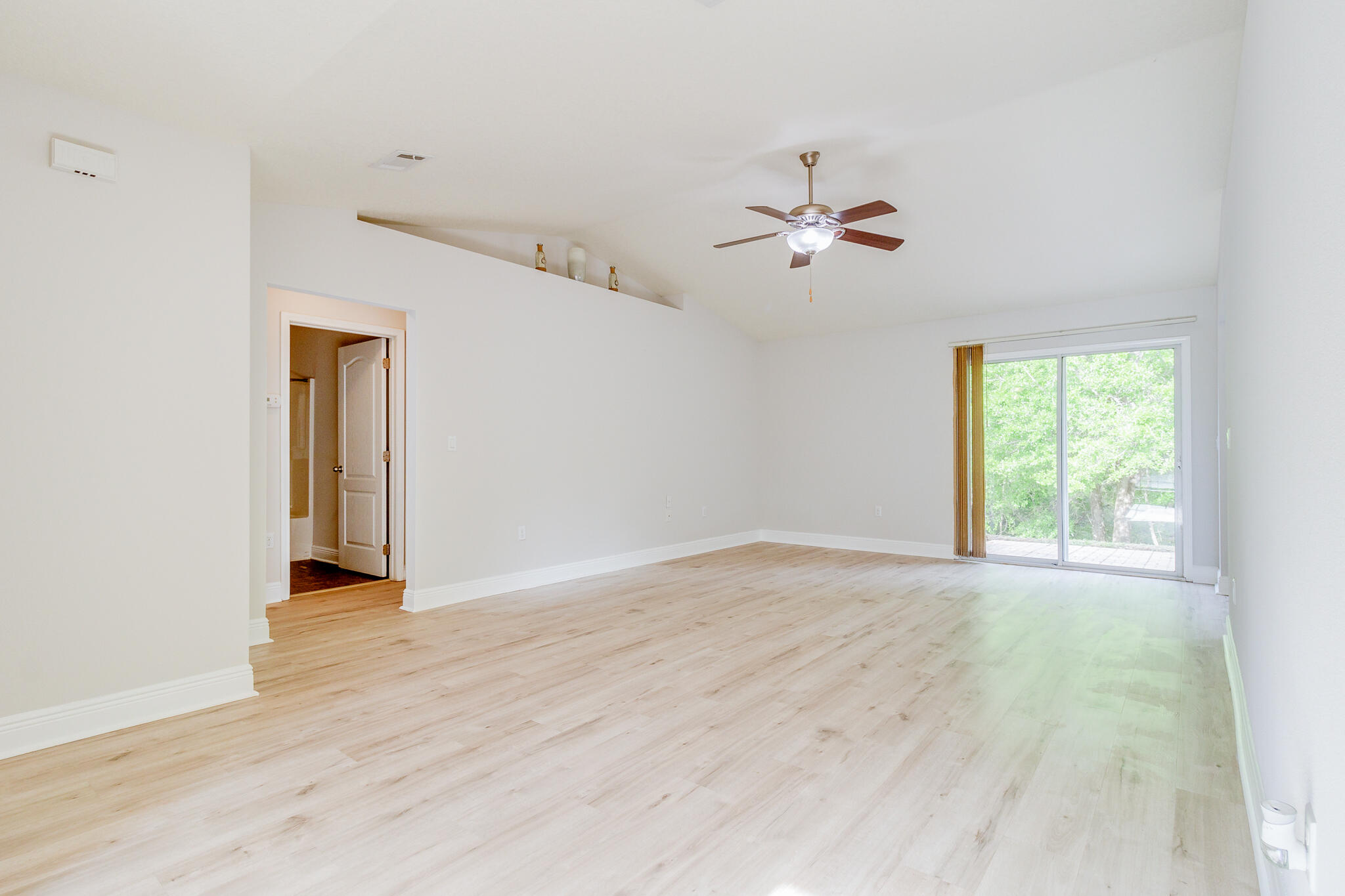 SILVER SPRINGS EST - Residential