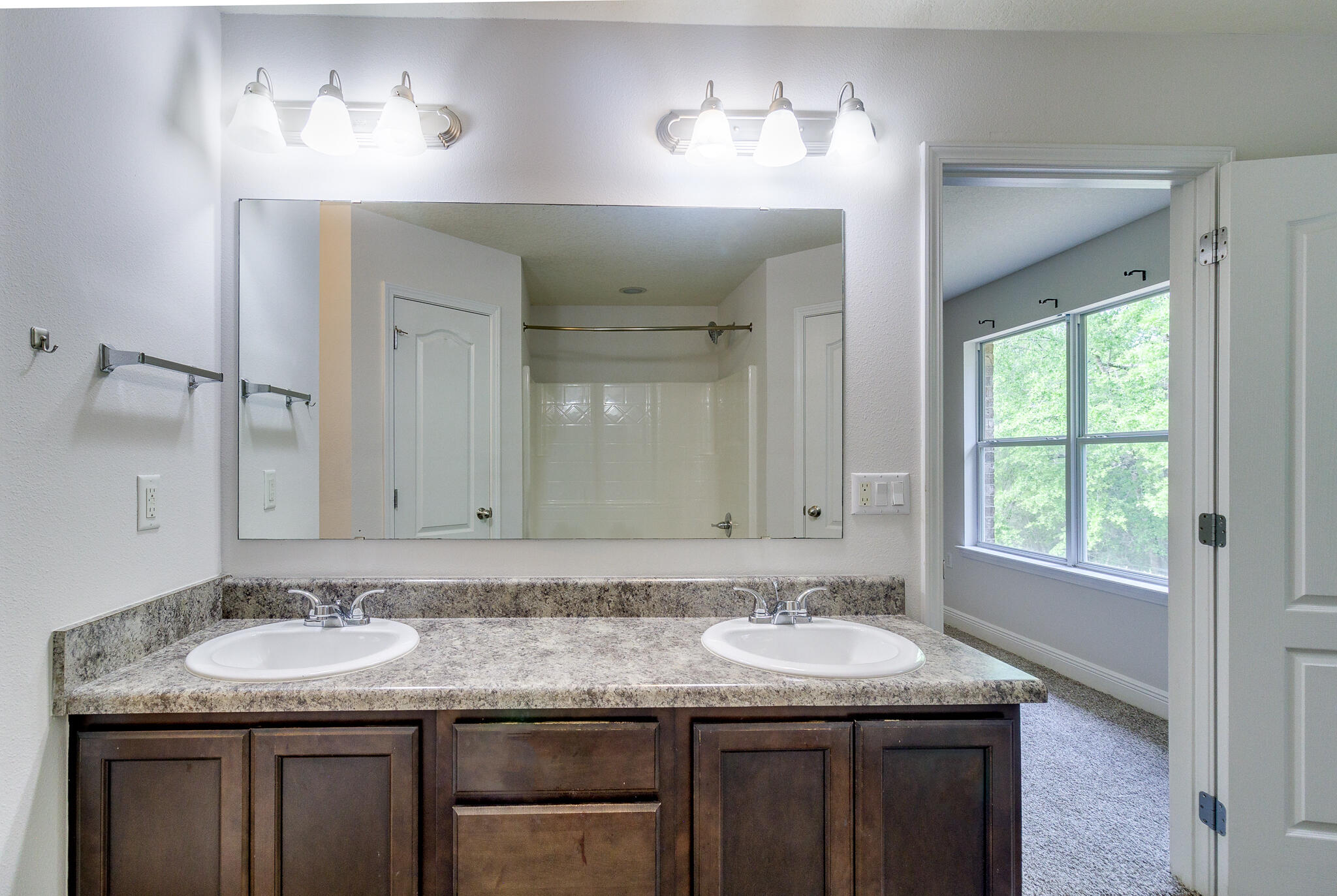 SILVER SPRINGS EST - Residential