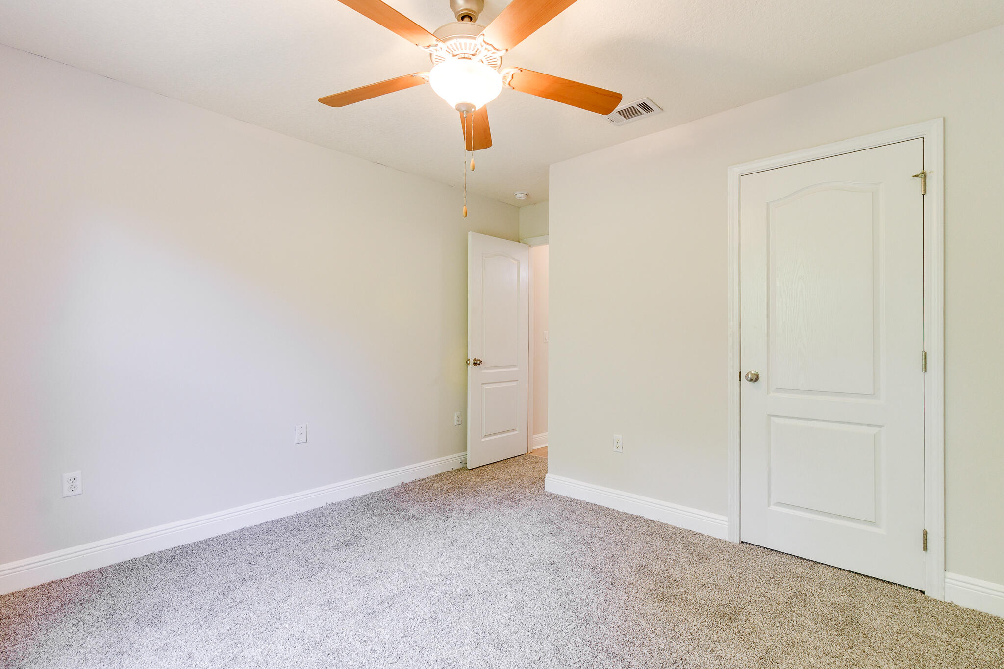 SILVER SPRINGS EST - Residential