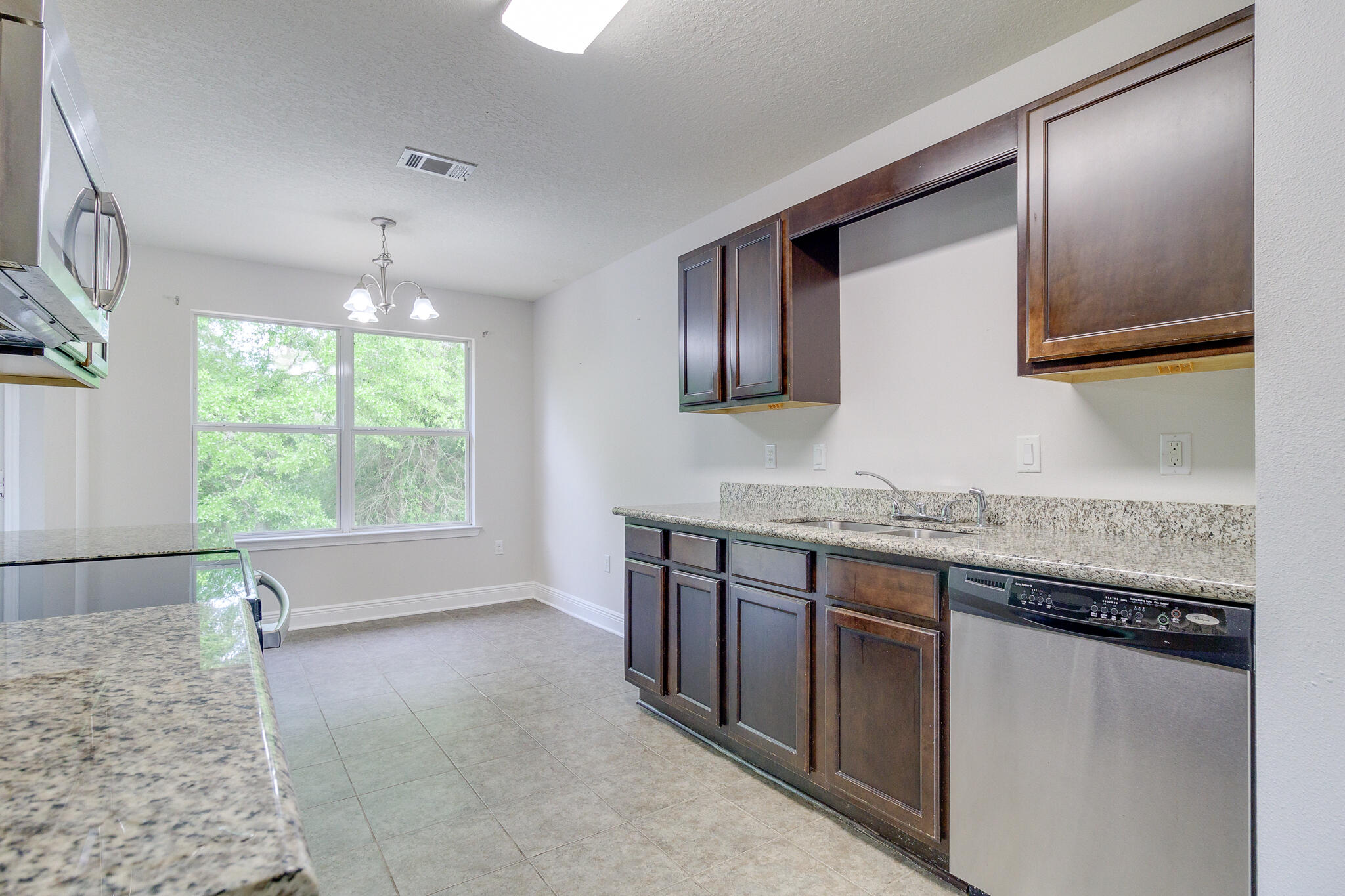 SILVER SPRINGS EST - Residential