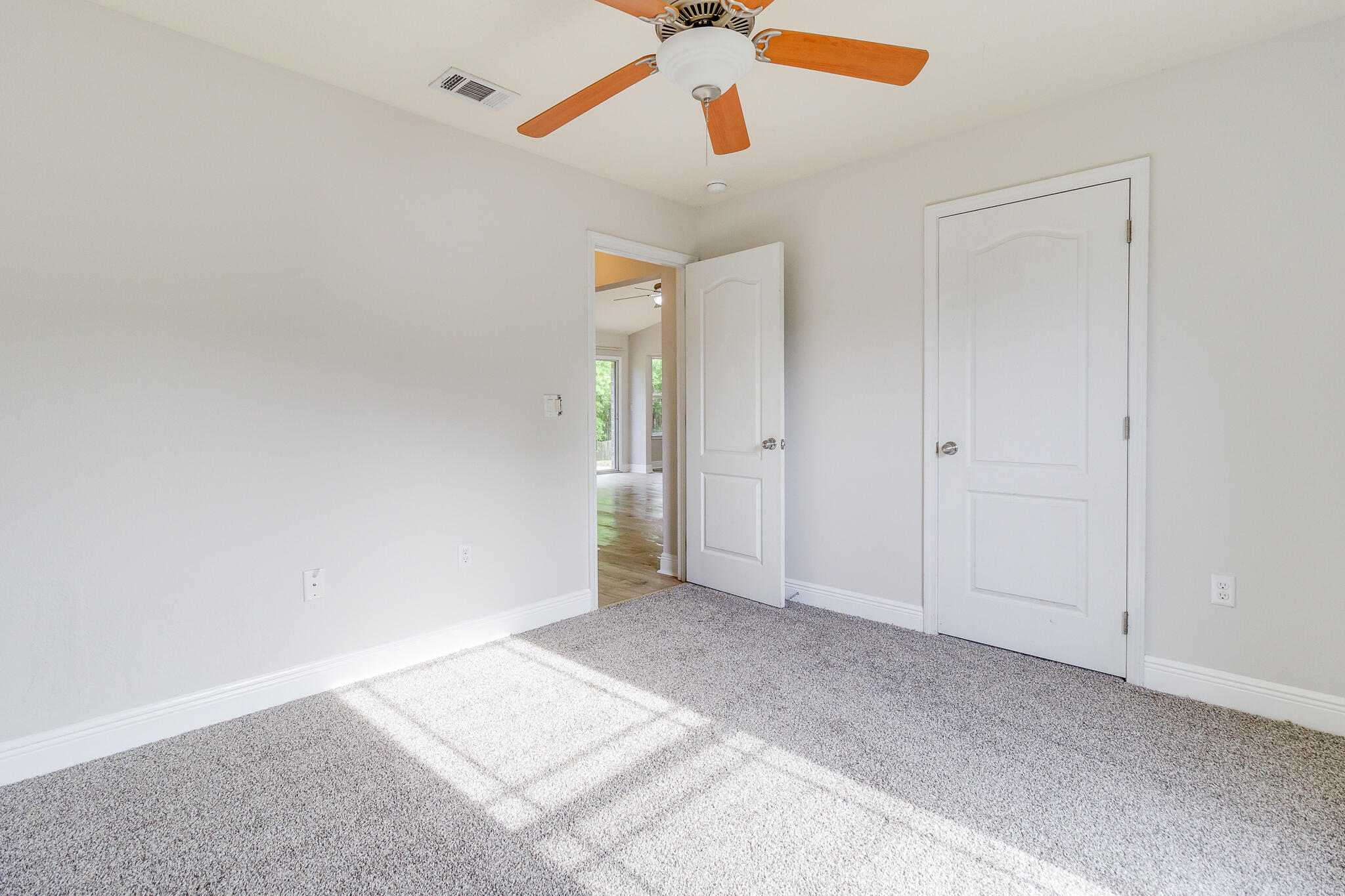 SILVER SPRINGS EST - Residential