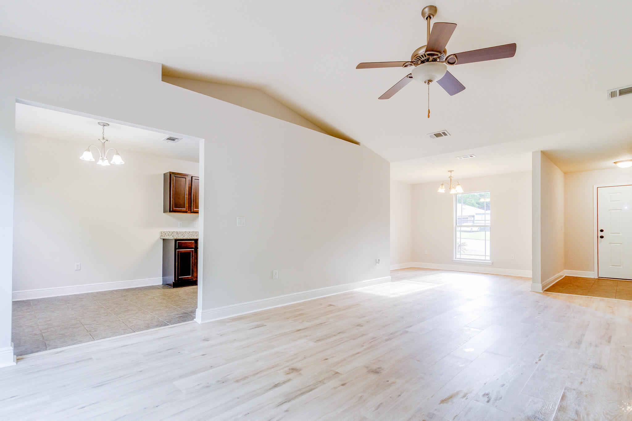 SILVER SPRINGS EST - Residential