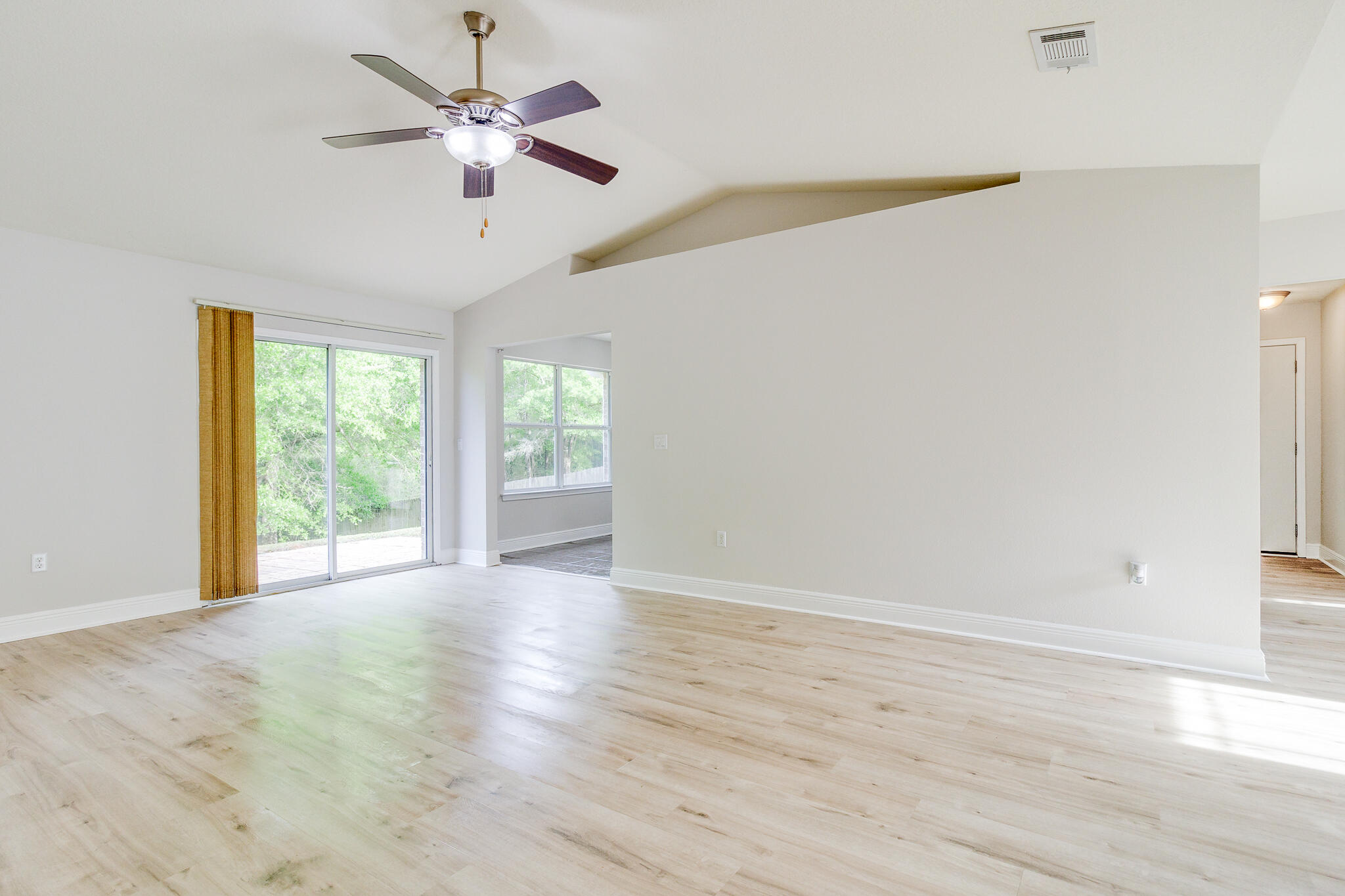 SILVER SPRINGS EST - Residential