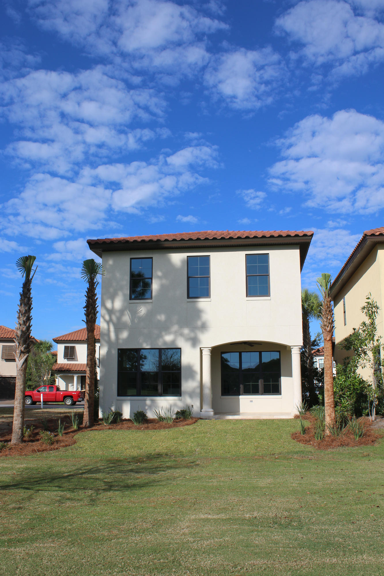 Villa Lago - Residential