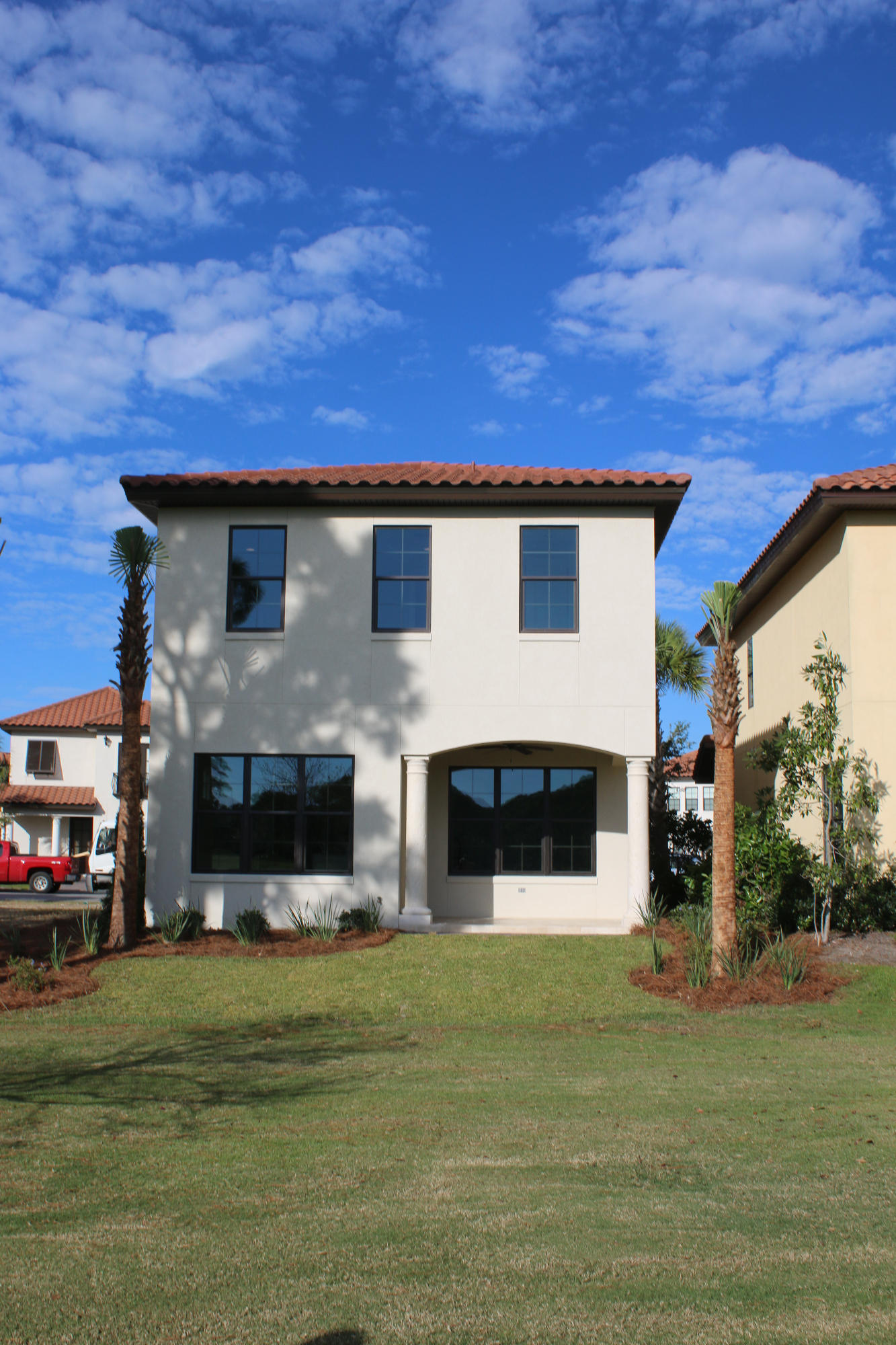 Villa Lago - Residential