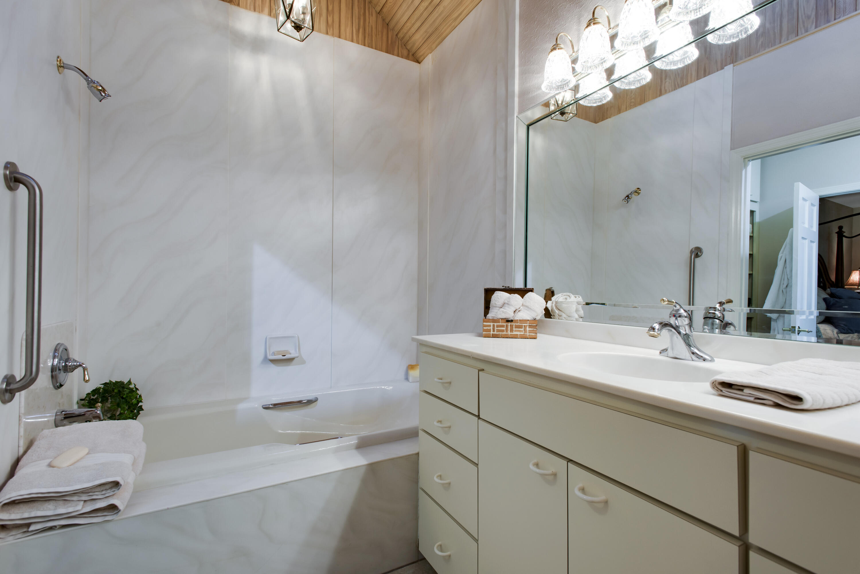 Rocky Bayou Cc Est 3 - Residential