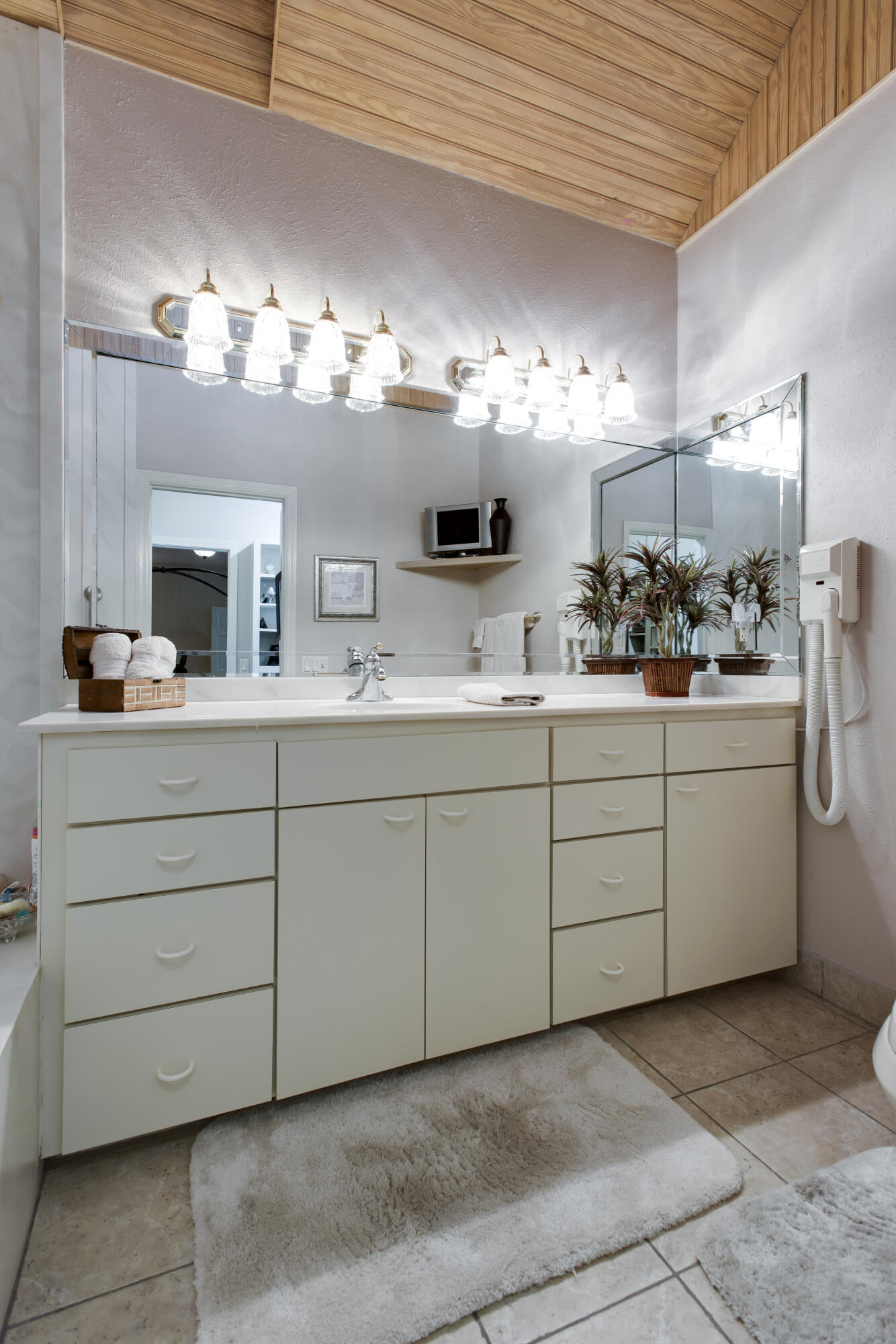 Rocky Bayou Cc Est 3 - Residential