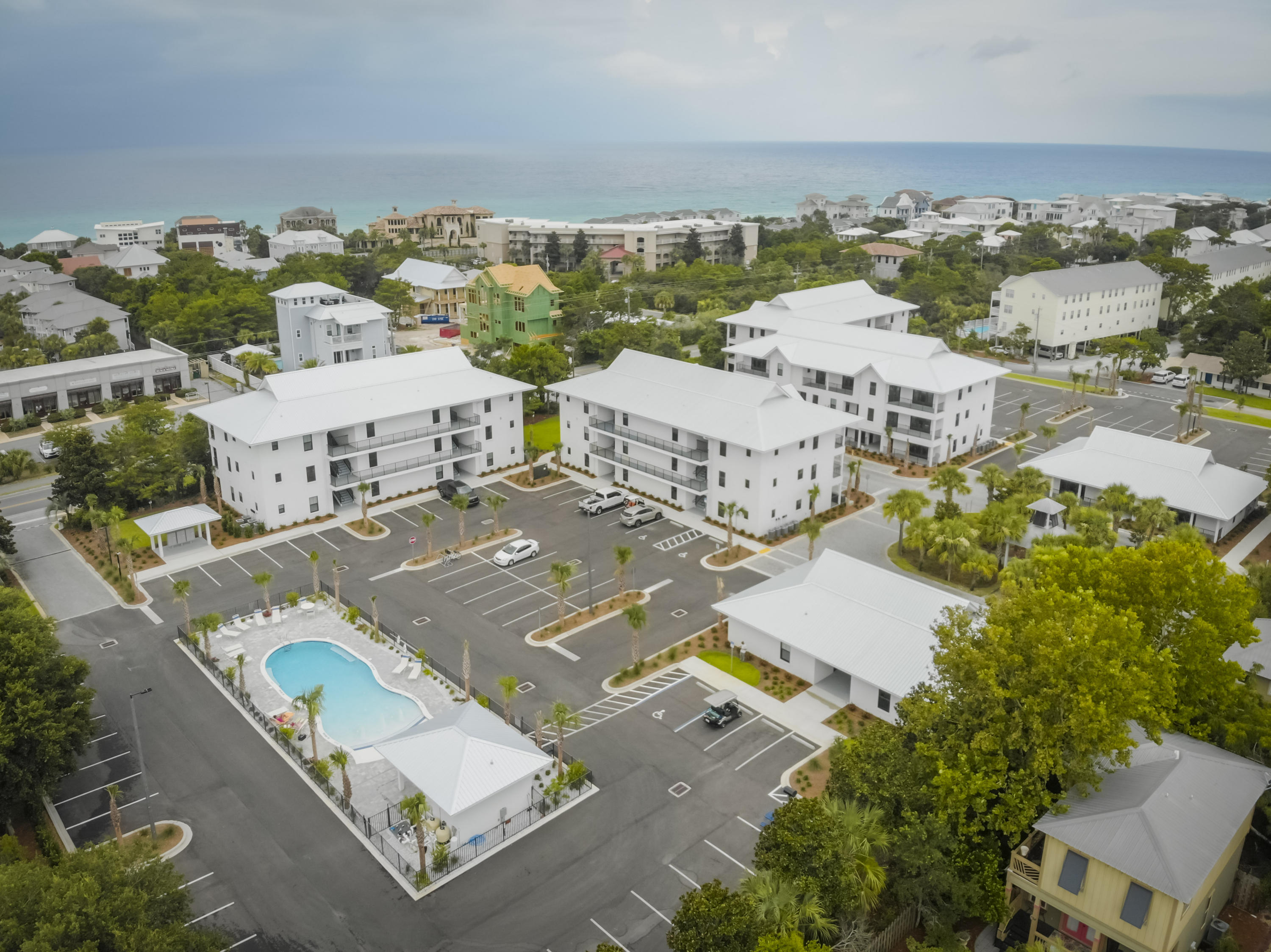 Hidden Lake condominiums - Residential