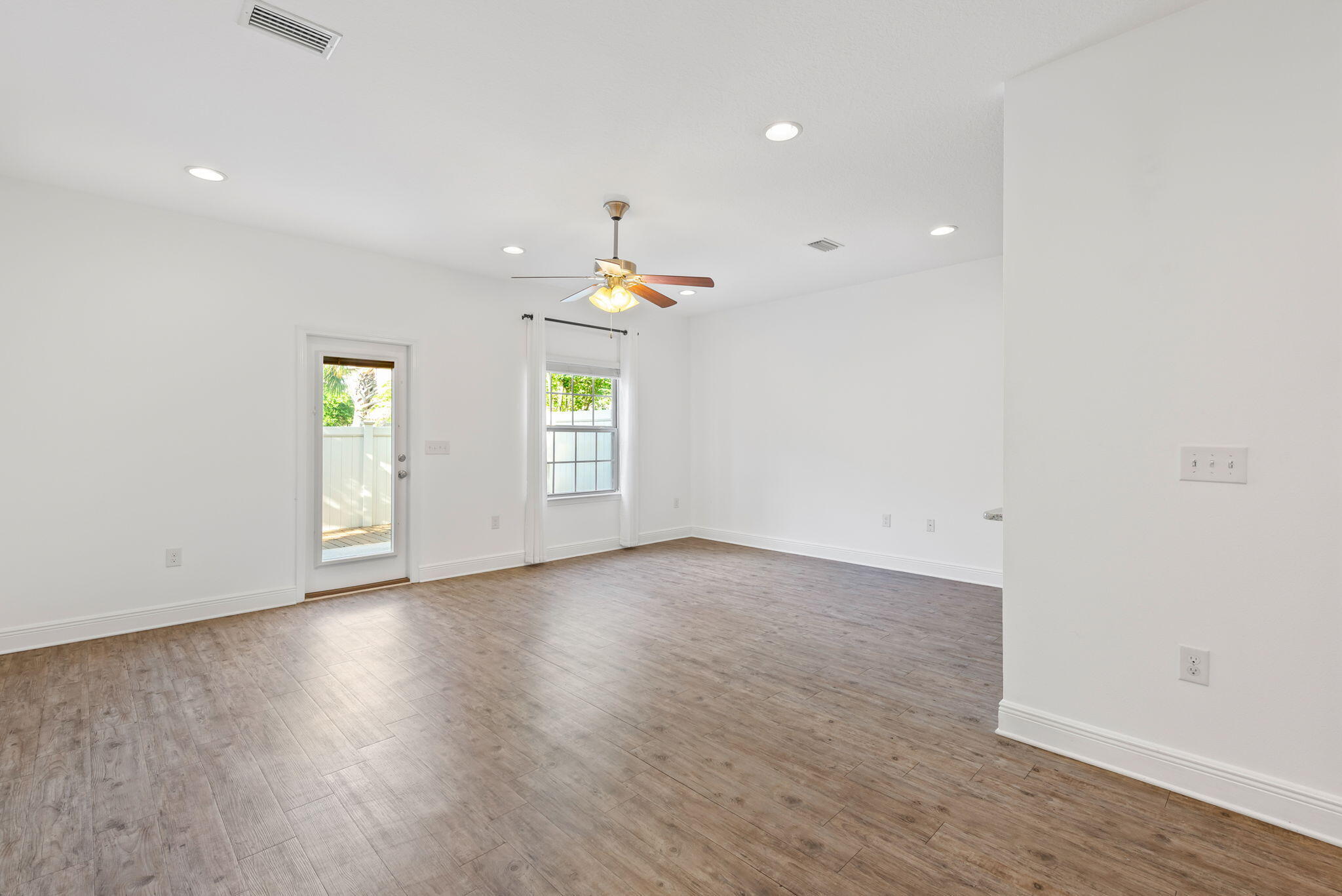 RESERVE POINTE - Residential