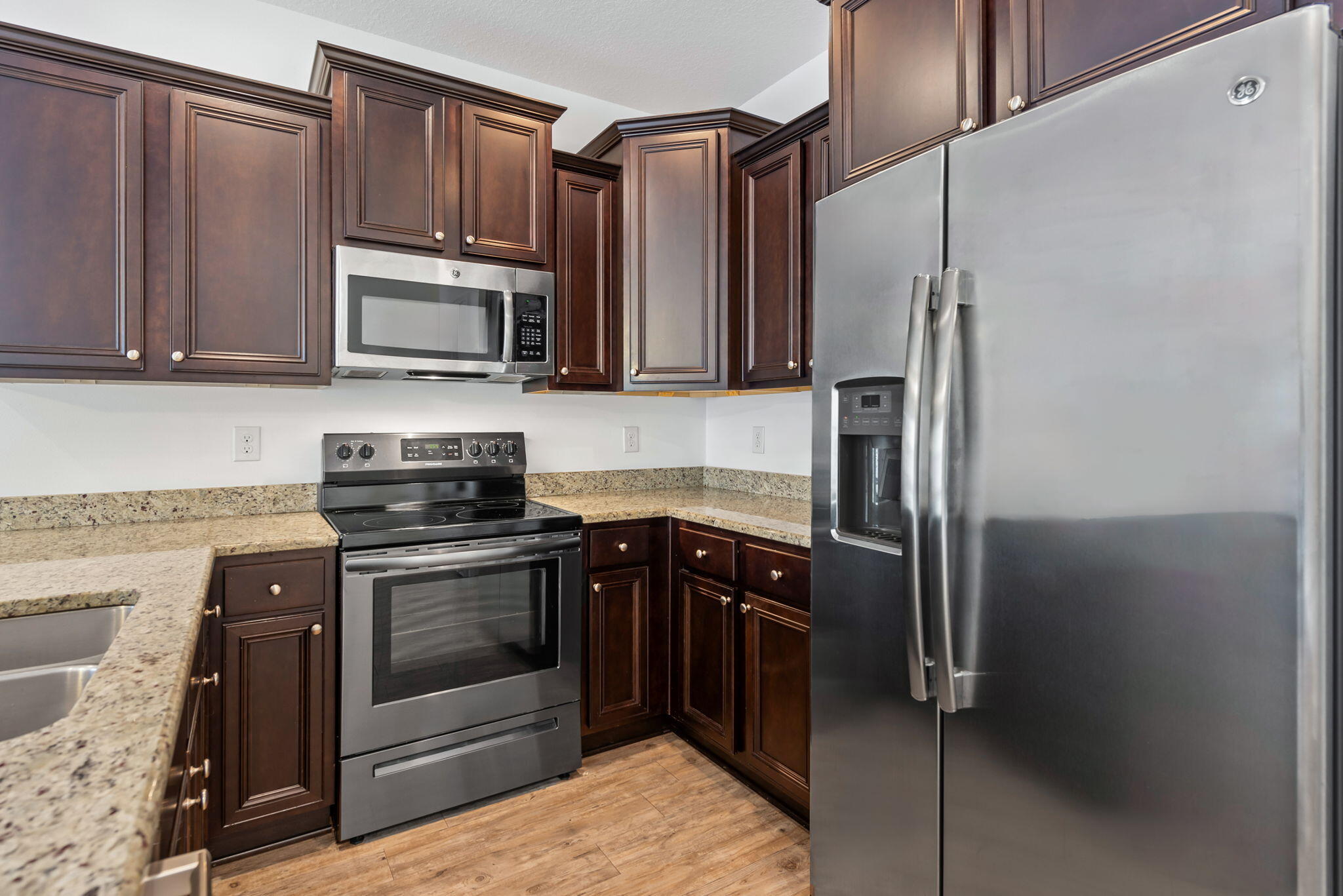 RESERVE POINTE - Residential