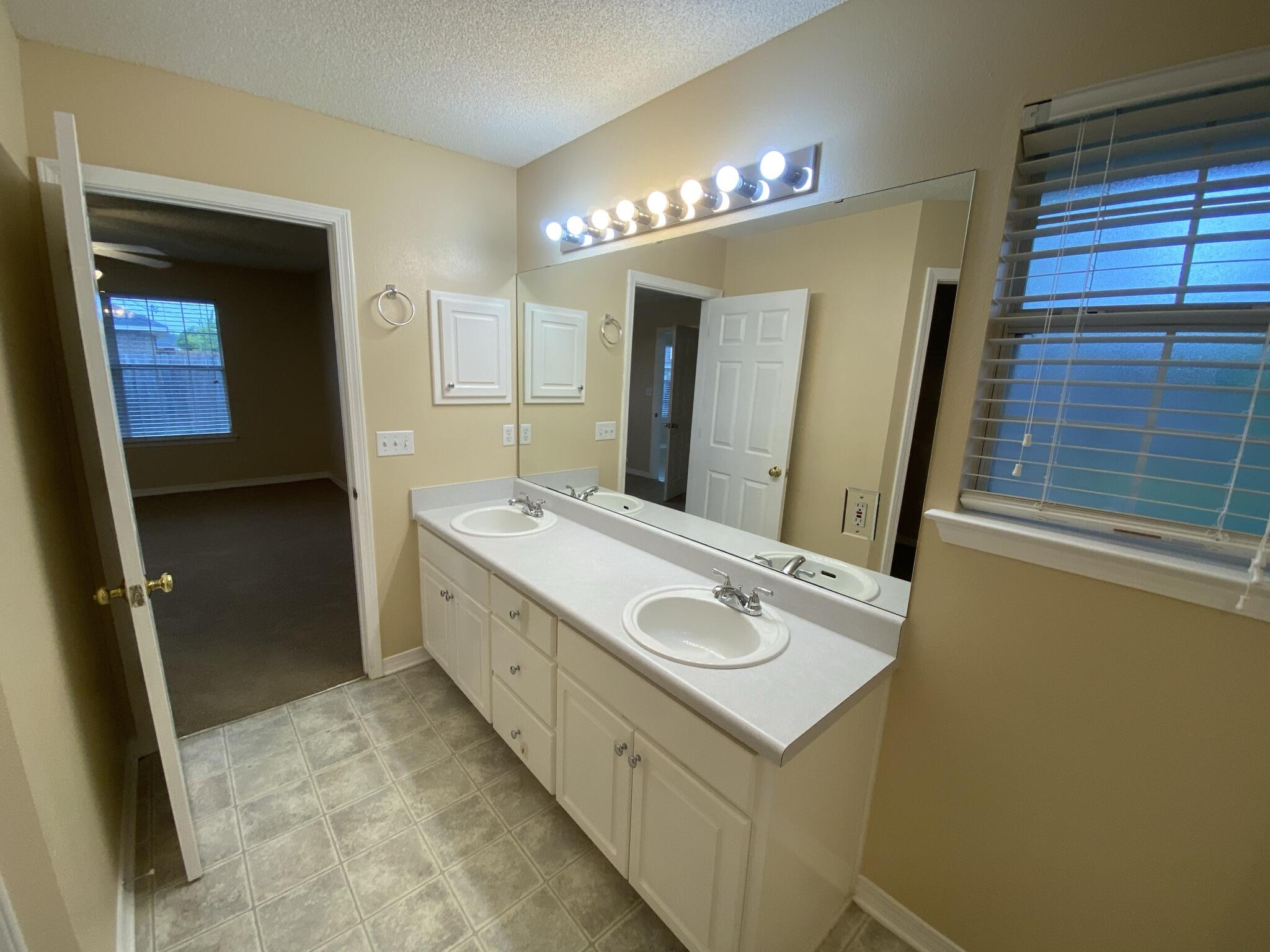 HAMPTON RIDGE ESTATES - Residential