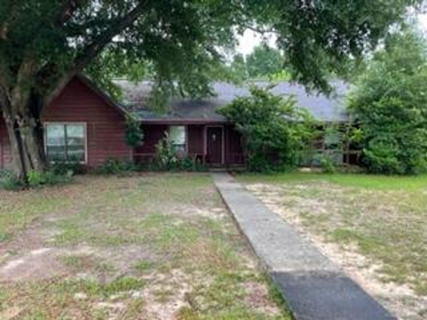Beautiful large lot and a home with a lot of potential.  Selling as is and ready for its new owner to come in and make it their own.
