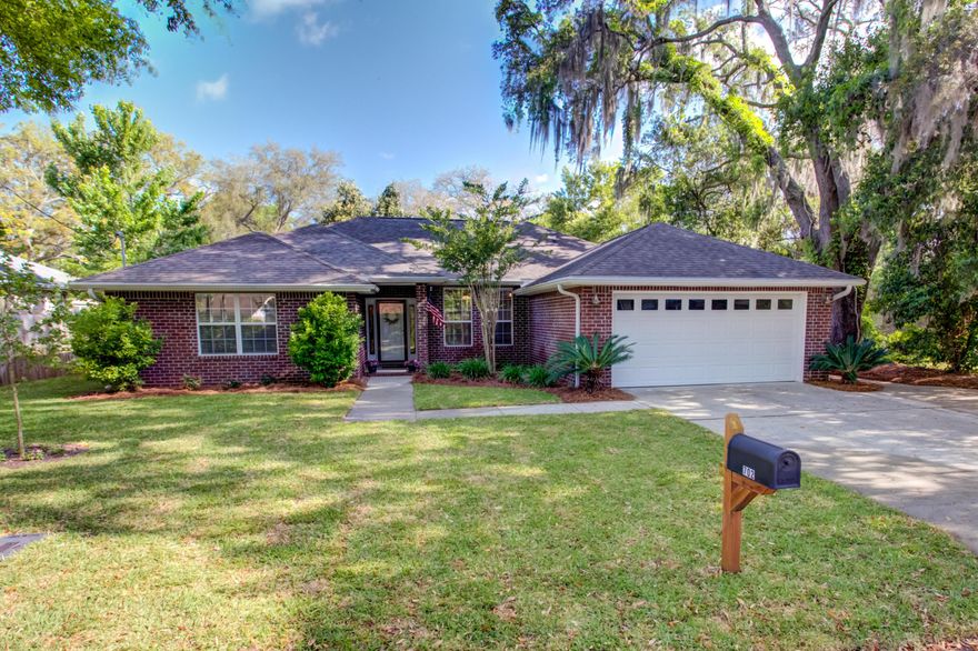 MOVE IN READY! RIGHT IN THE HEART OF NICEVILLE! THIS IMMACULATELY MAINTAINED HOME OFFERS AN OPEN, SPLIT BEDROOM FLOORPLAN HIGHLIGHTED WITH SPACIOUS VAULTED CEILING LIVING AREA THAT EXTENDS LIVING AND ENTERTAINING TO ACCESS REAR PORCH. SPACIOUS MASTER SUITE HAS TREY CEILING DETAIL AND HUGE WALK-IN CLOSET IN MASTER BATH.BEAUTIFUL KITCHEN WITH PLENTY OF STORAGE SPACE AND CASUAL DINING SPACE AS WELL AS RAISED BAR AREA,GRANITE COUNTER-TOPS AND PANTRY. TWO ADDITIONAL BEDROOMS ALSO HAVE WALK-IN CLOSETS. THE HOME HAS A PRIVACY FENCE AND EXTRA CONCRETE PAD PARKING AREA IN FRONT.TREES HAVE BEEN FRESHLY PRUNED AND BOTH FRONT AND BACKYARDS HAVE BEEN COMPLETELY RE- SODDED.COVERED PATIO FEATURES A NATURAL GAS GRILL HOOK-UP.WASHER AND DRYER HOOK-UP ALSO PLUMBED FOR GAS OR ELECTRIC. CENTRAL NICEVILLE LOCATION IS CONVENIENT TO BOTH BASES, DESTIN AND MOST AREA AMENITIES. MINUTES TO THE WORLD'S MOST BEAUTIFUL BEACHES. SCHEDULE YOUR SHOWING TODAY! THIS BEAUTY WON'T LAST LONG !