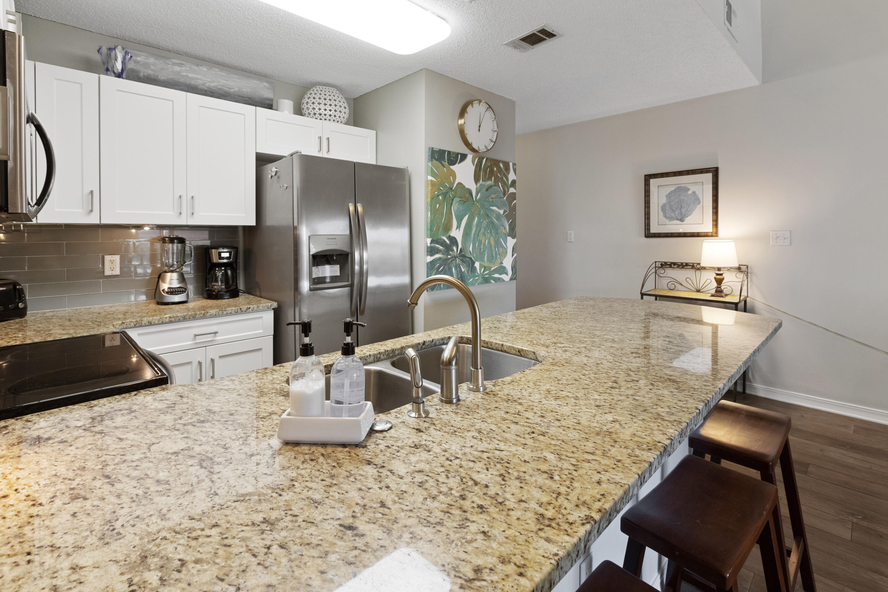 MARAVILLA CONDO 2 - Residential