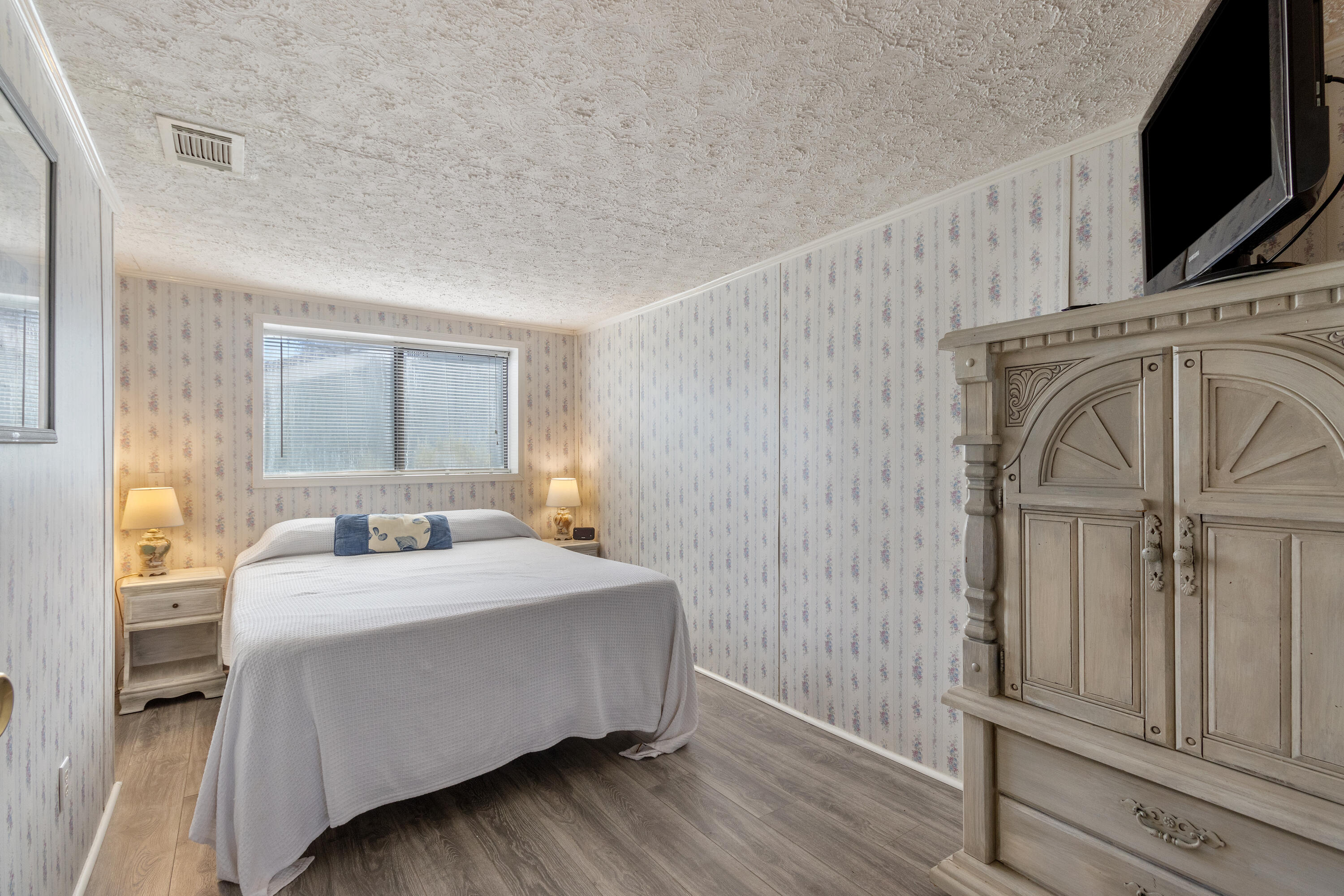 LAGUNA BEACH ESTATES 5TH ADDN - Residential