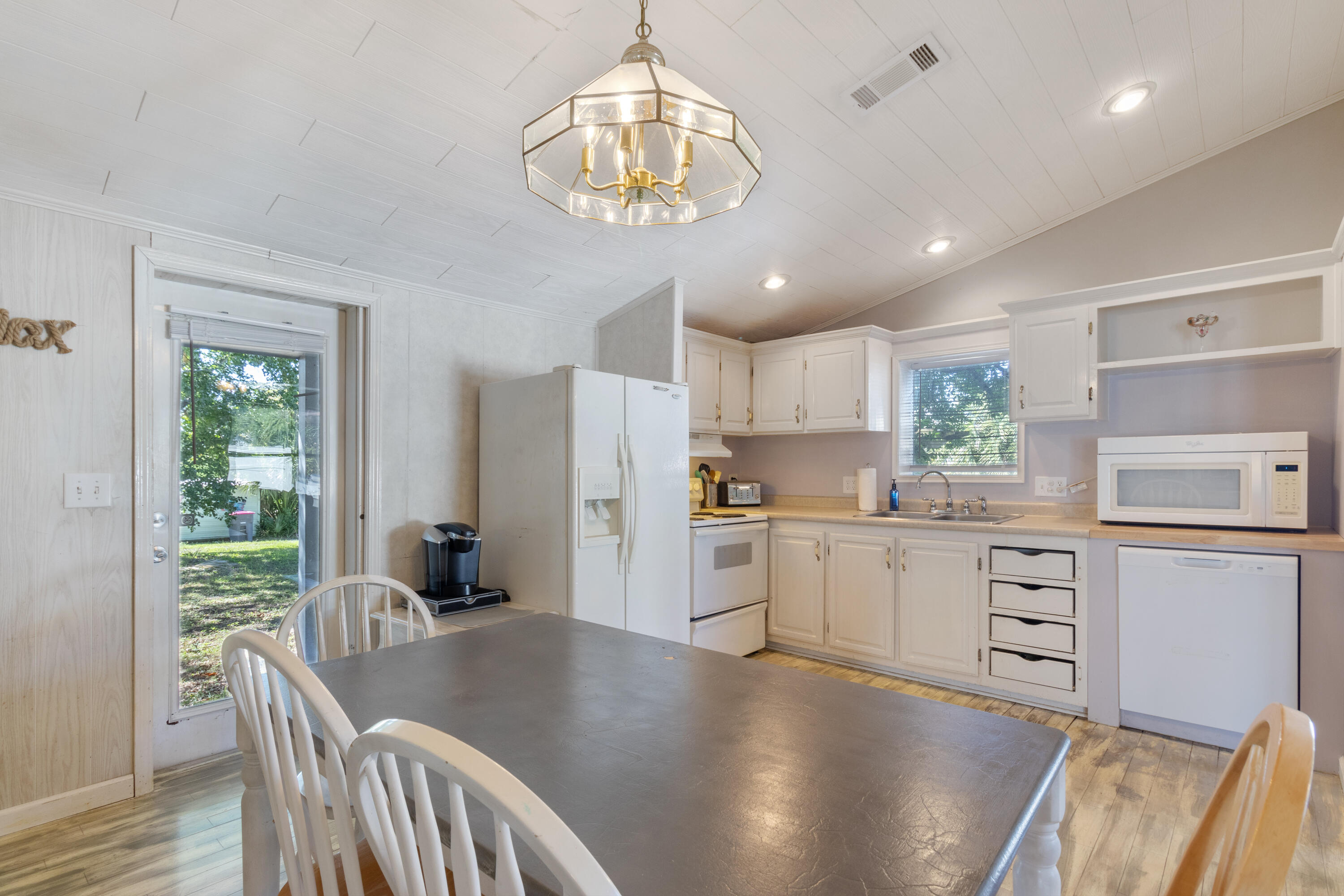 LAGUNA BEACH ESTATES 5TH ADDN - Residential