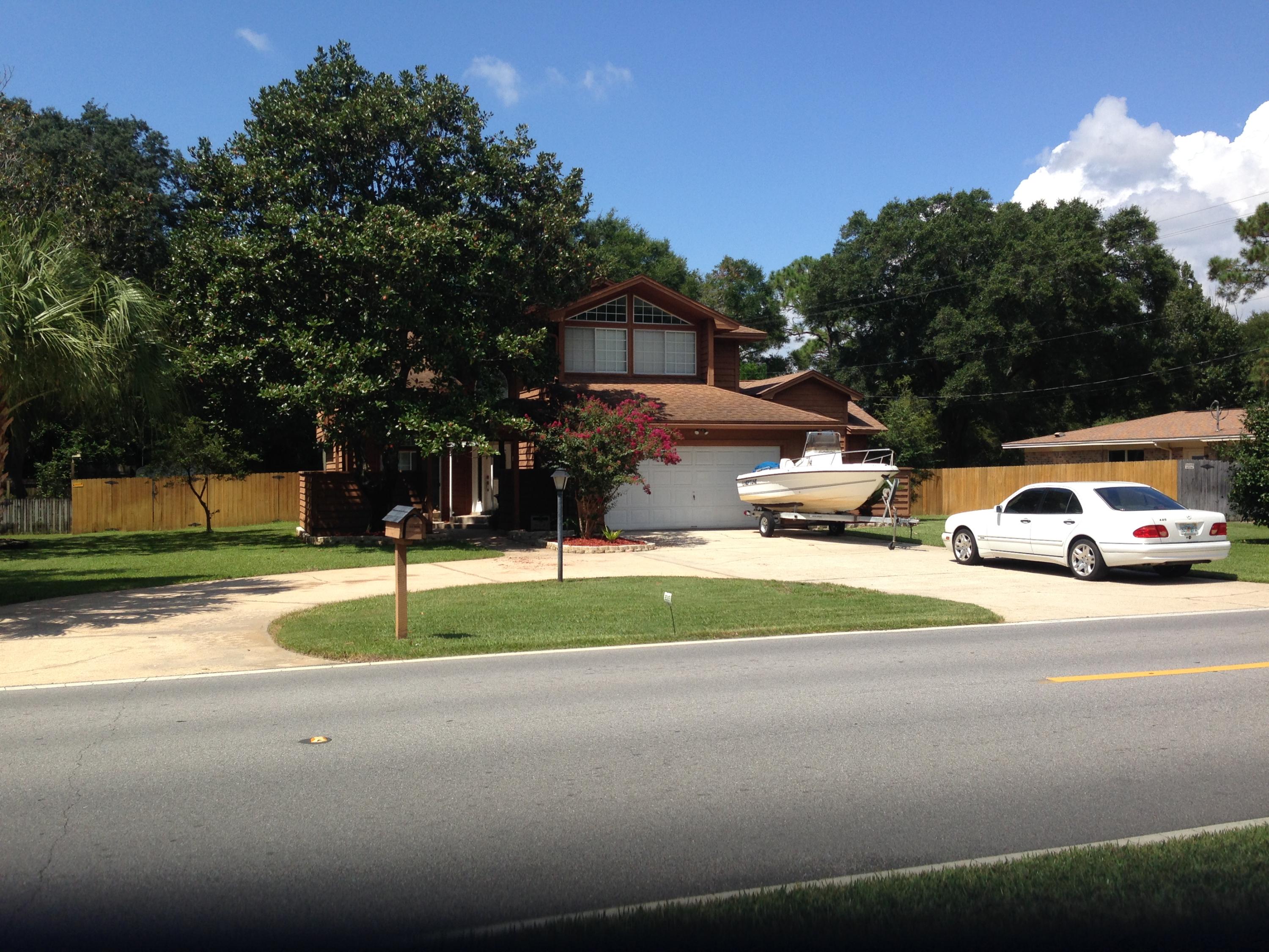 COUNTRY CLUB ESTATES - Residential