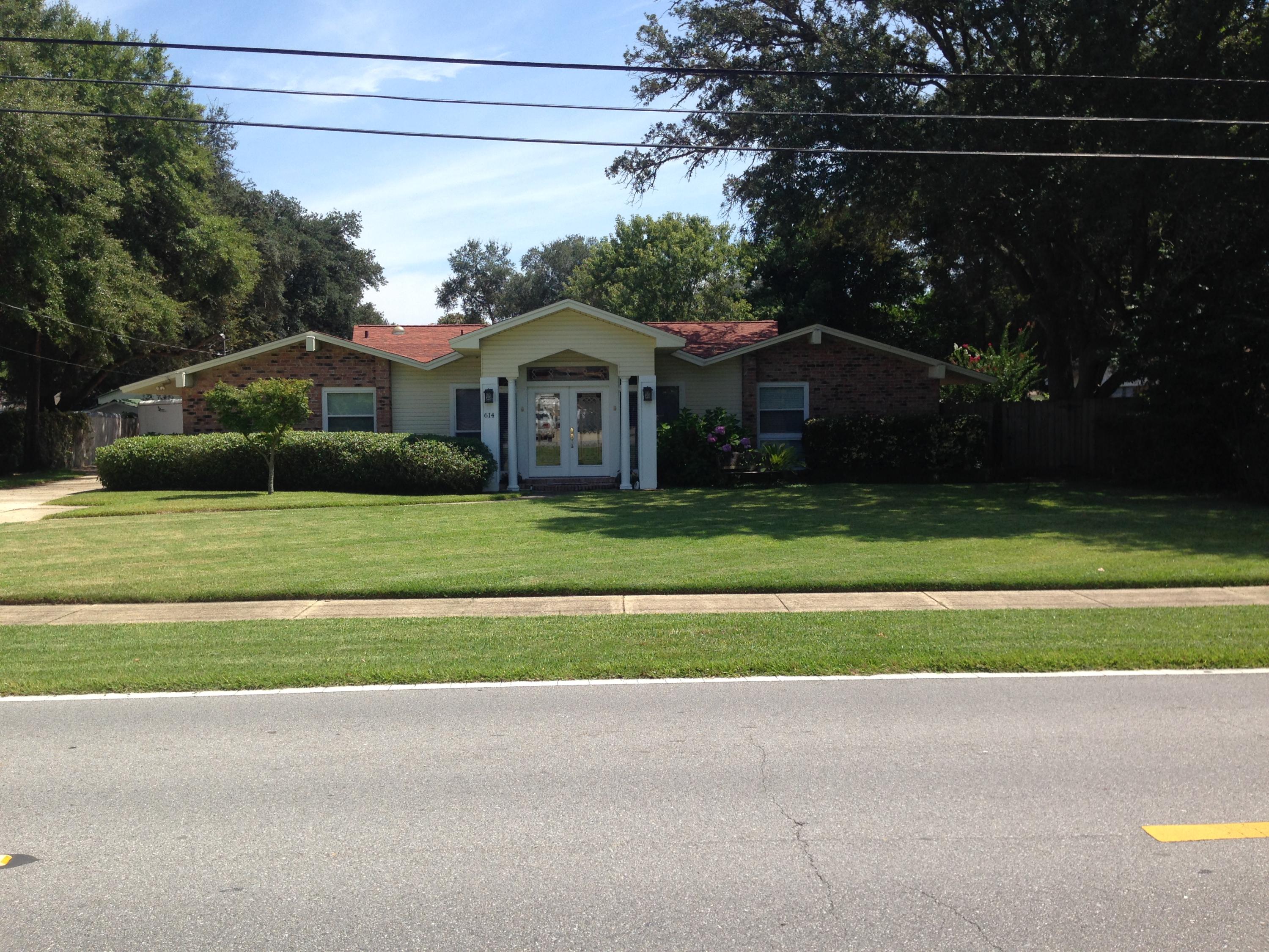 COUNTRY CLUB ESTATES - Residential