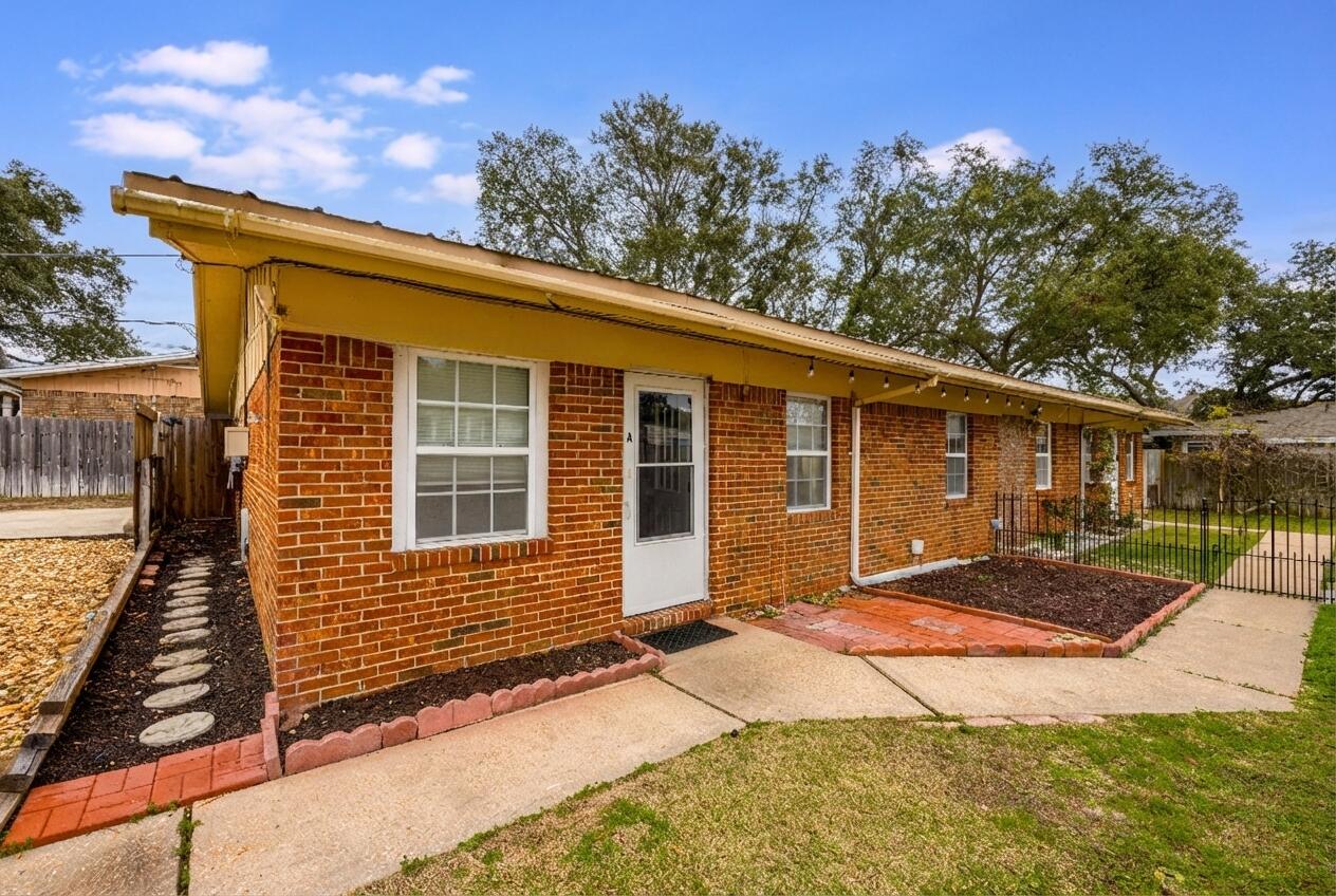 RACETRACK ROAD 1ST - Residential