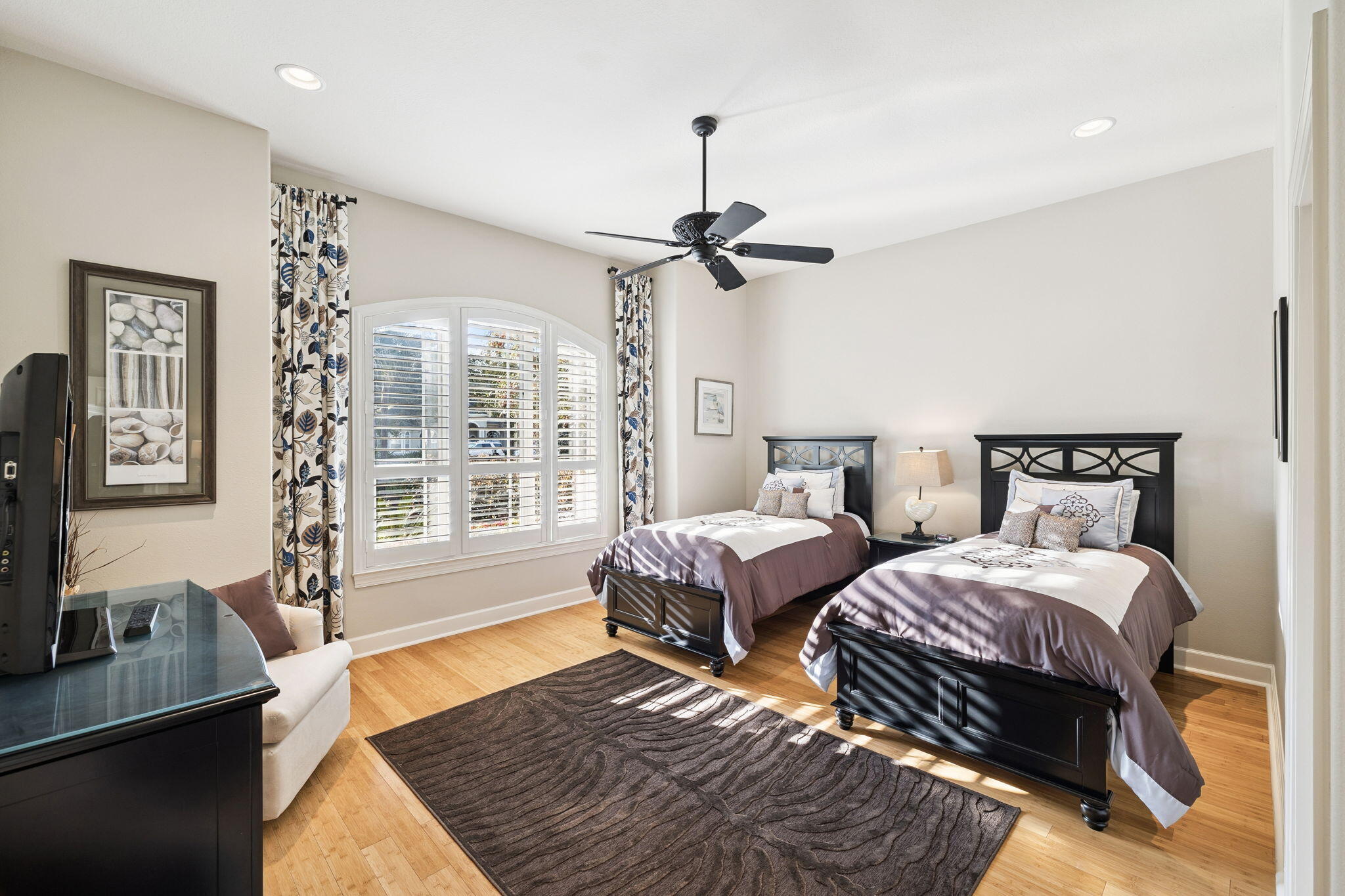 BAYTOWNE AVE EAST - Residential