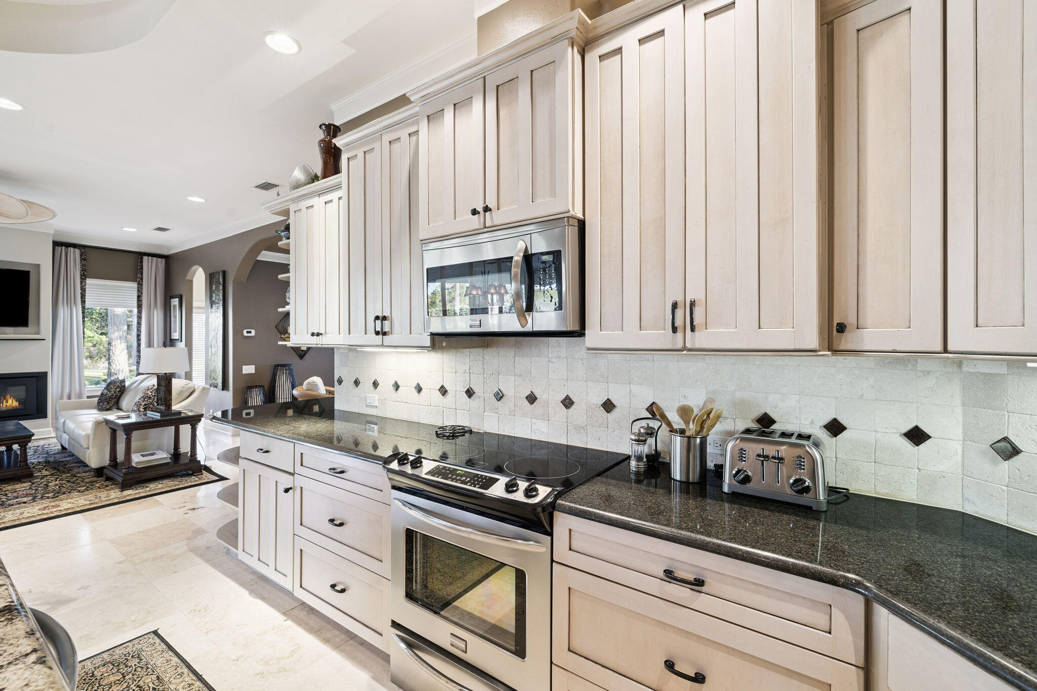 BAYTOWNE AVE EAST - Residential