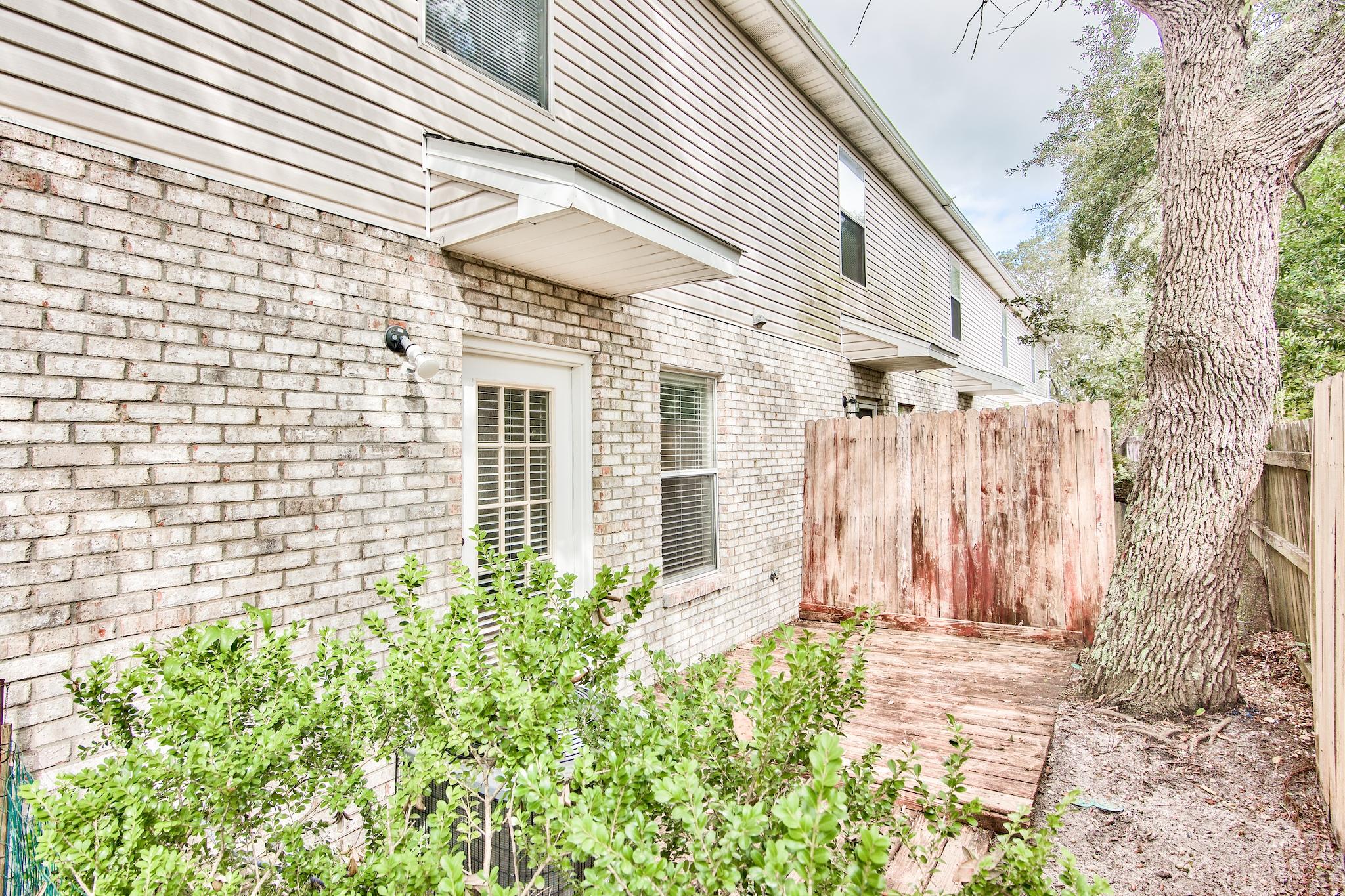 KEYSTONE T/H LOT 20 BLK A - Residential