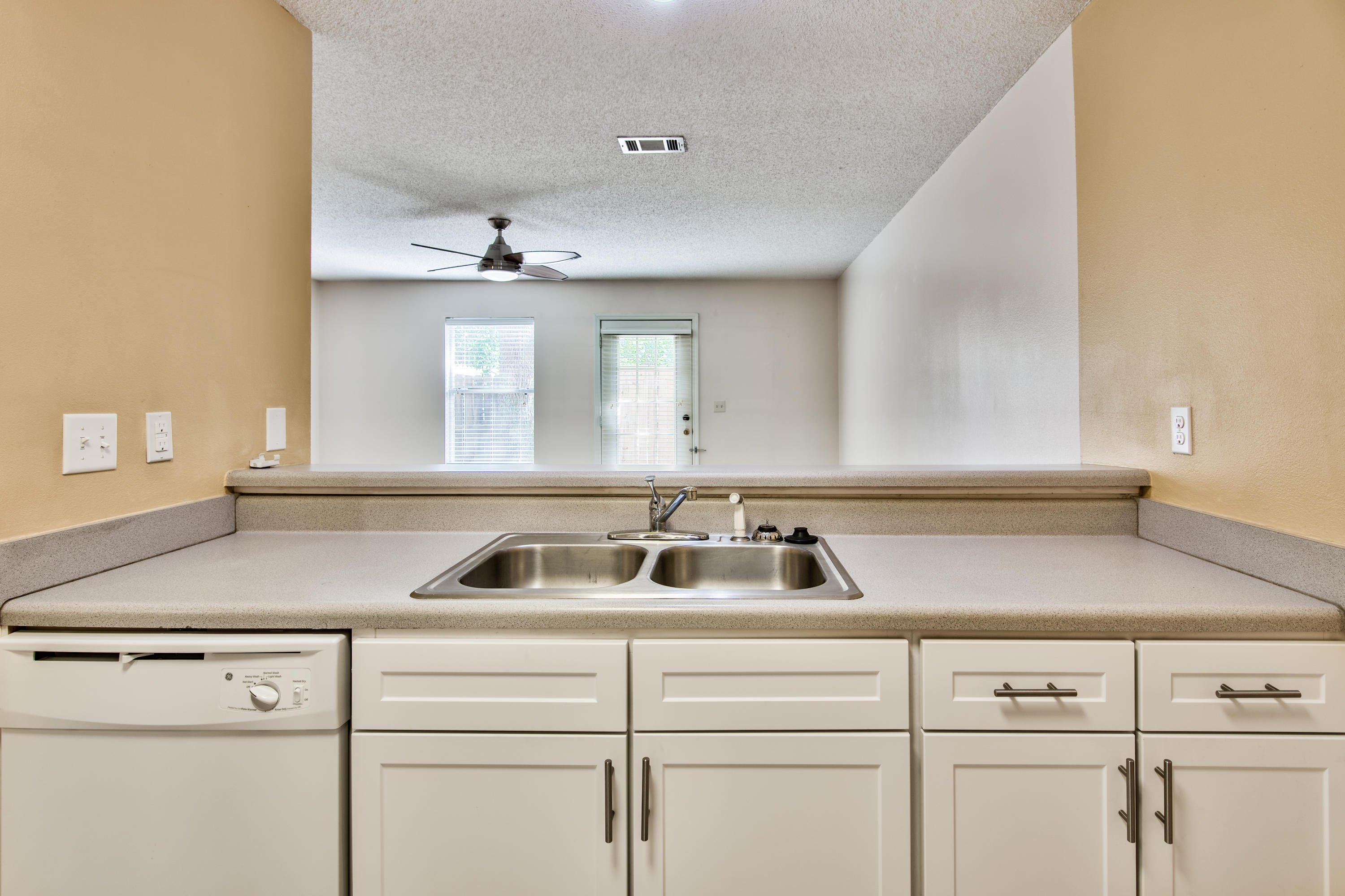 KEYSTONE T/H LOT 20 BLK A - Residential