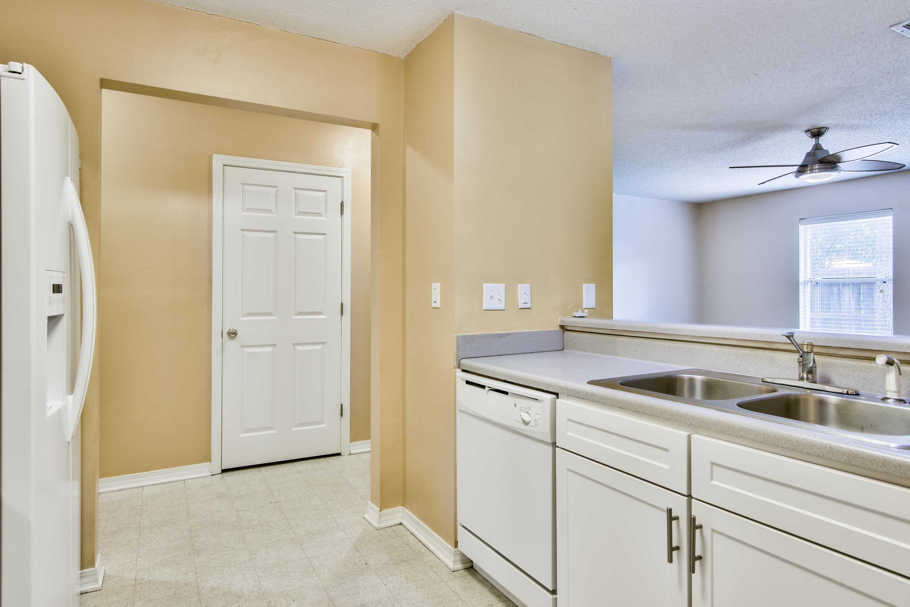 KEYSTONE T/H LOT 20 BLK A - Residential
