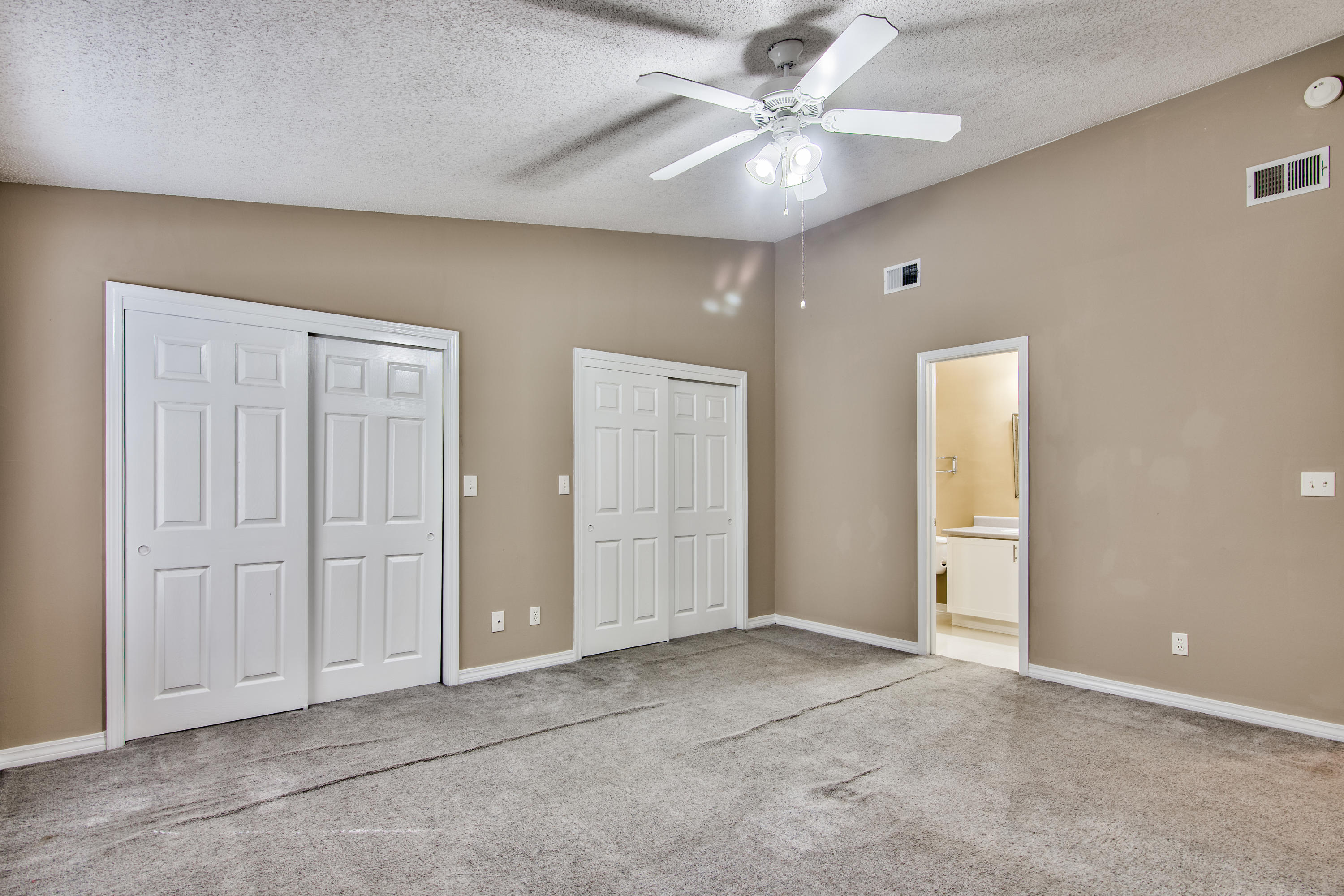 KEYSTONE T/H LOT 20 BLK A - Residential