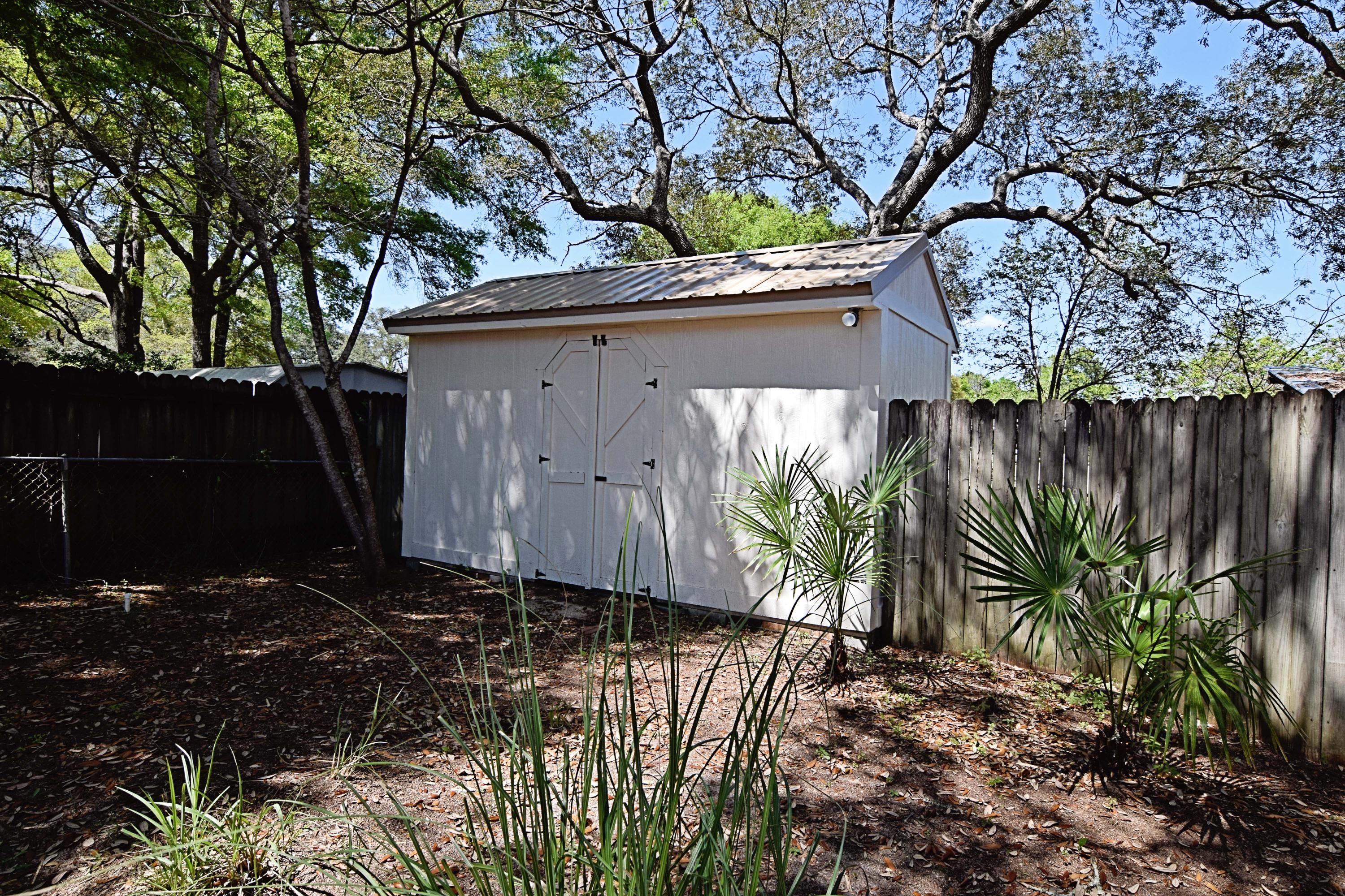 PINECREST HILLS - Residential Lease