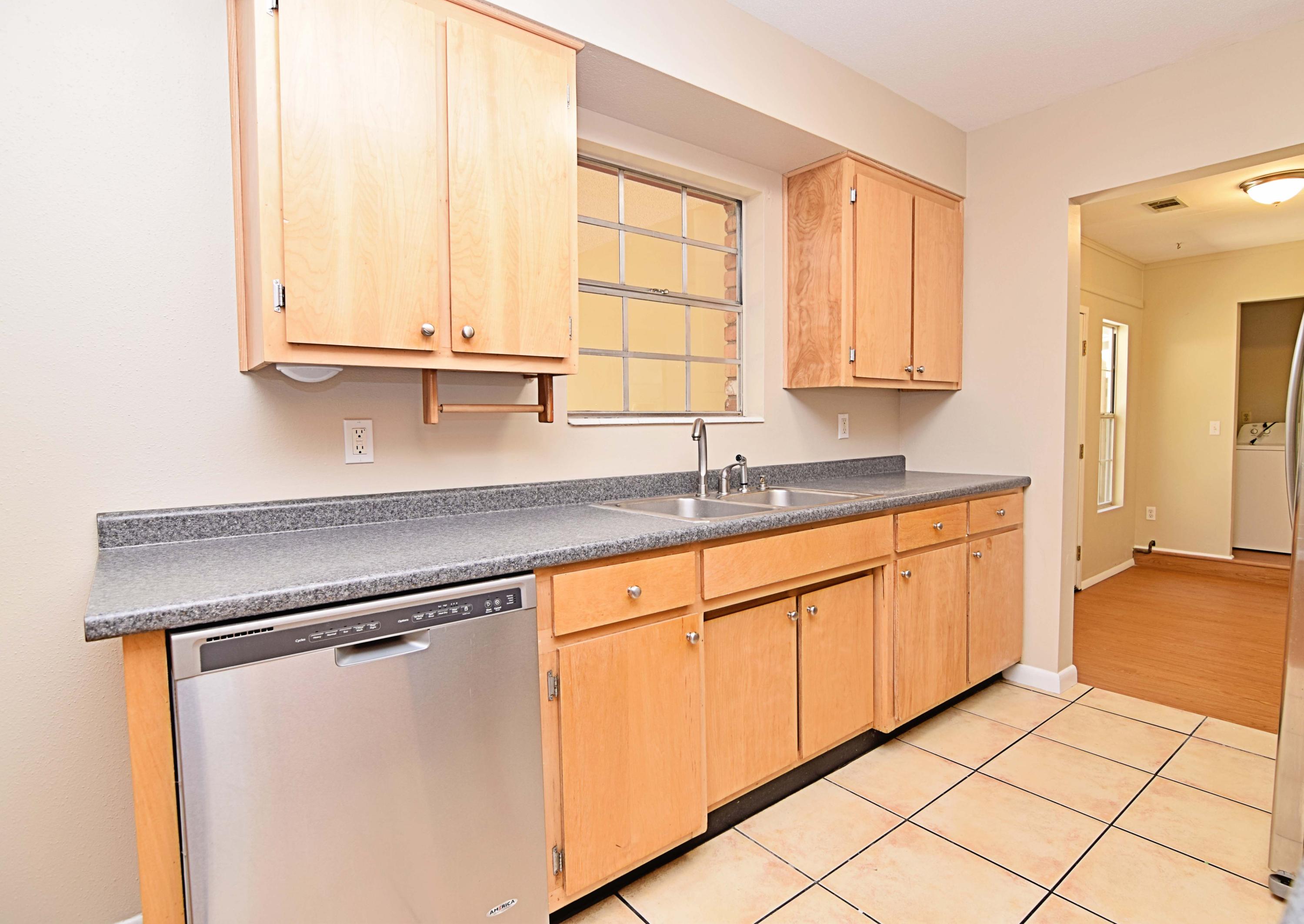 PINECREST HILLS - Residential Lease