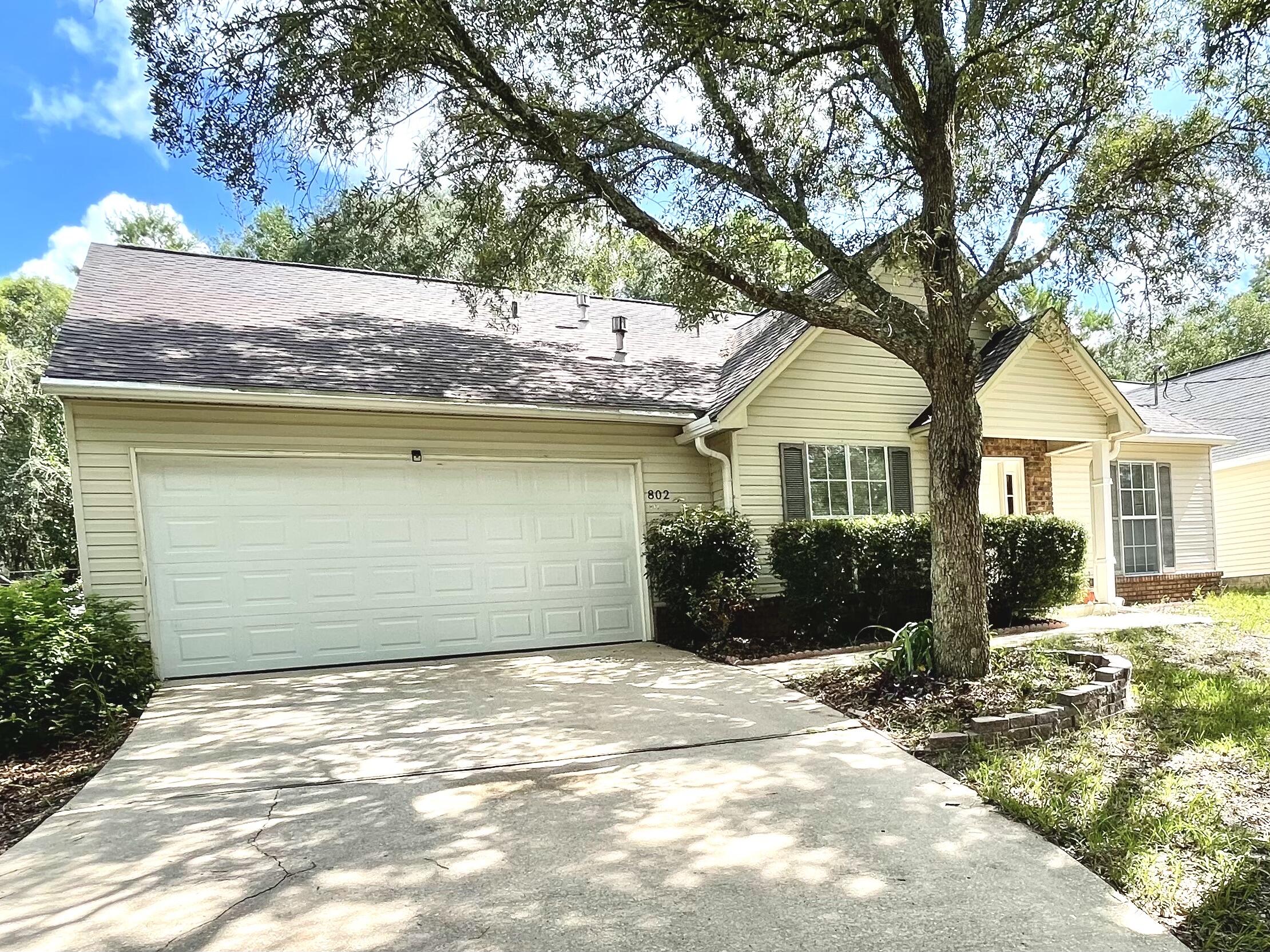 COLLEGE OAKS - Residential