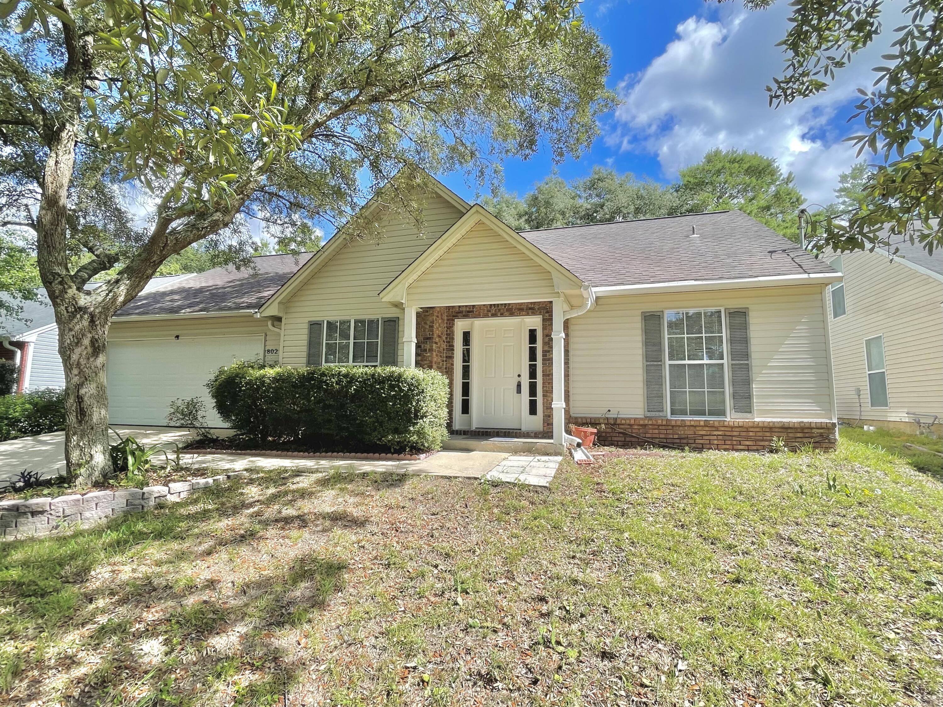 COLLEGE OAKS - Residential