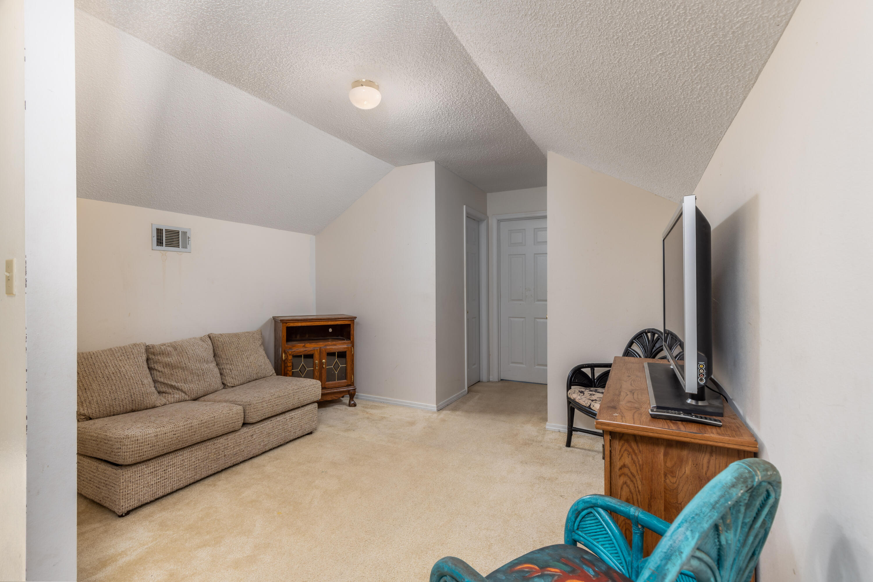 COLLEGE OAKS - Residential