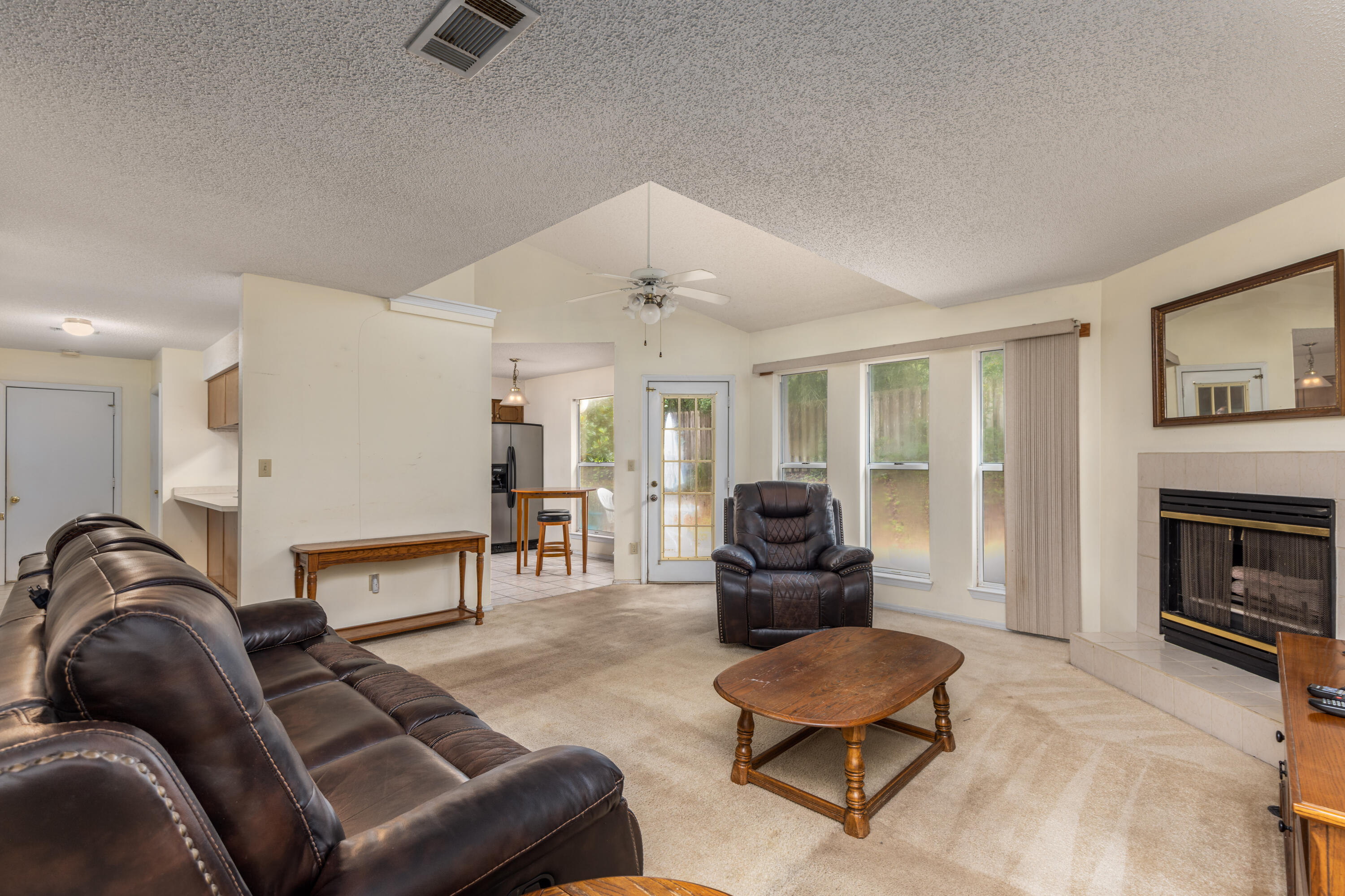 COLLEGE OAKS - Residential