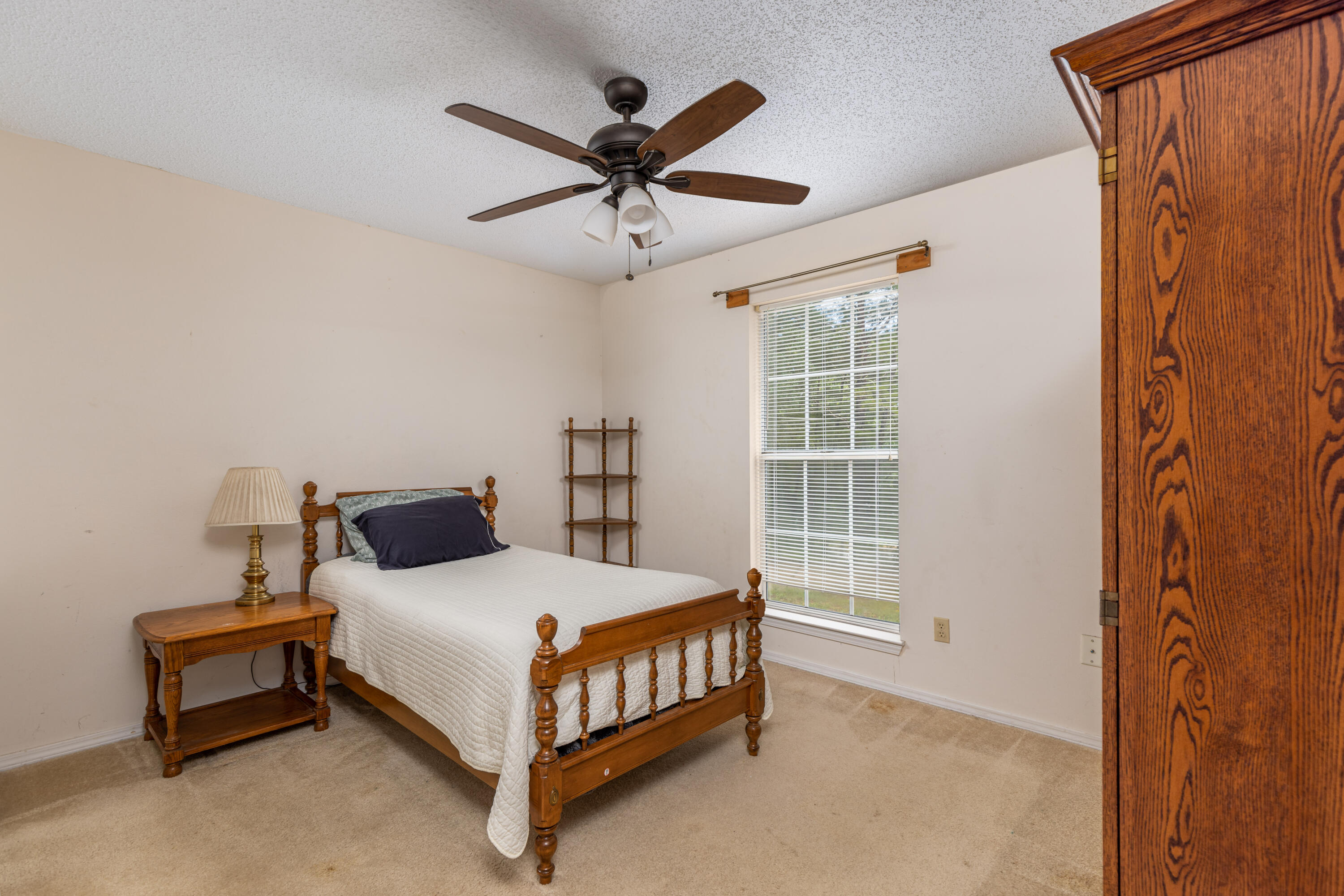 COLLEGE OAKS - Residential