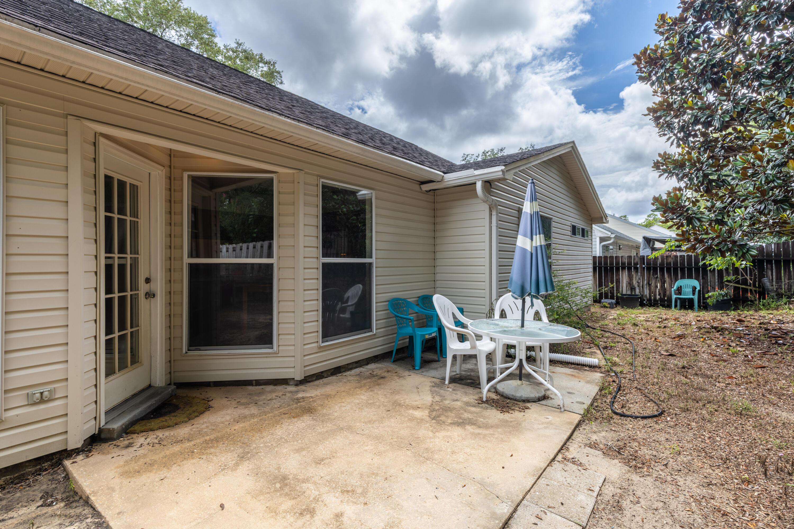 COLLEGE OAKS - Residential