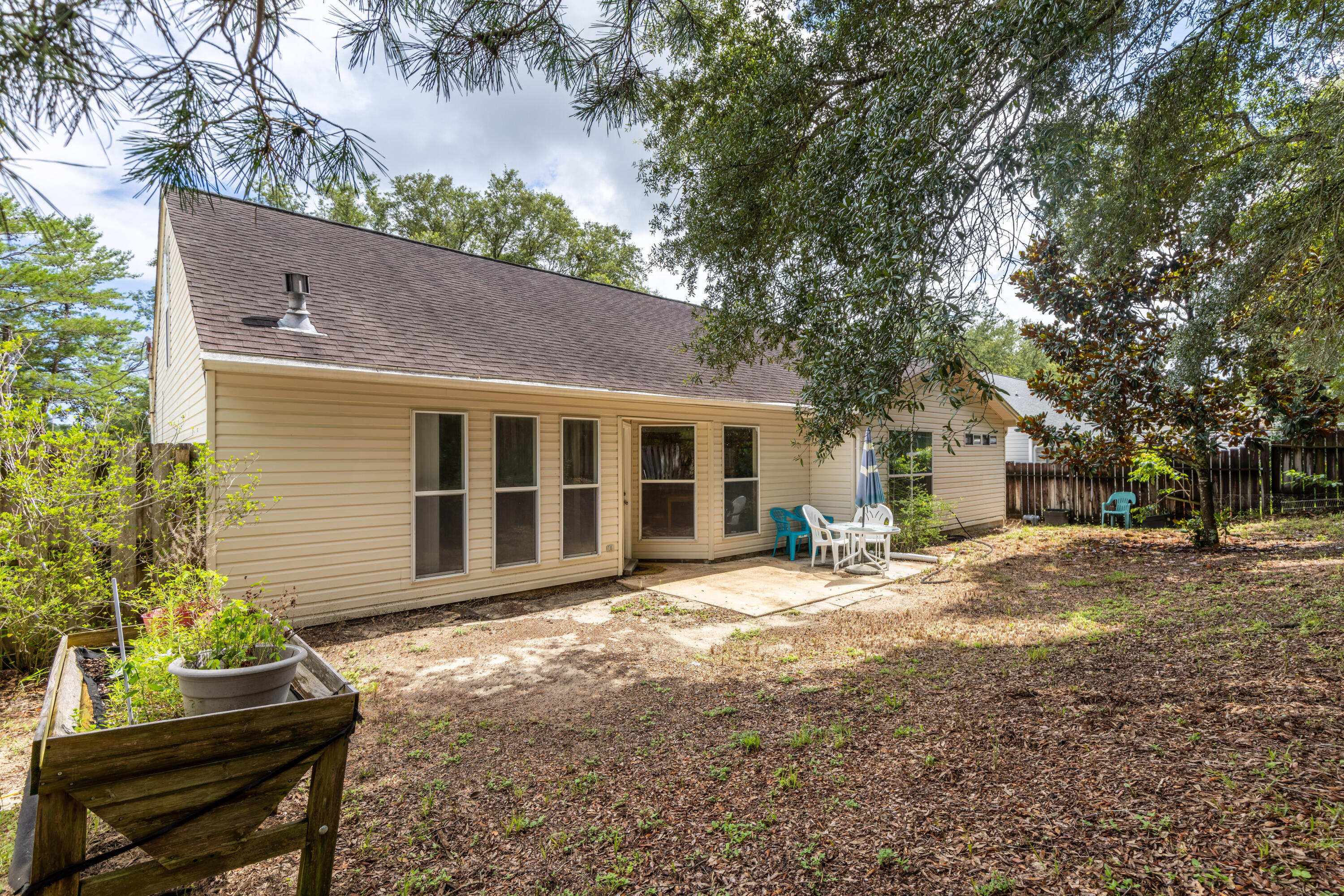 COLLEGE OAKS - Residential