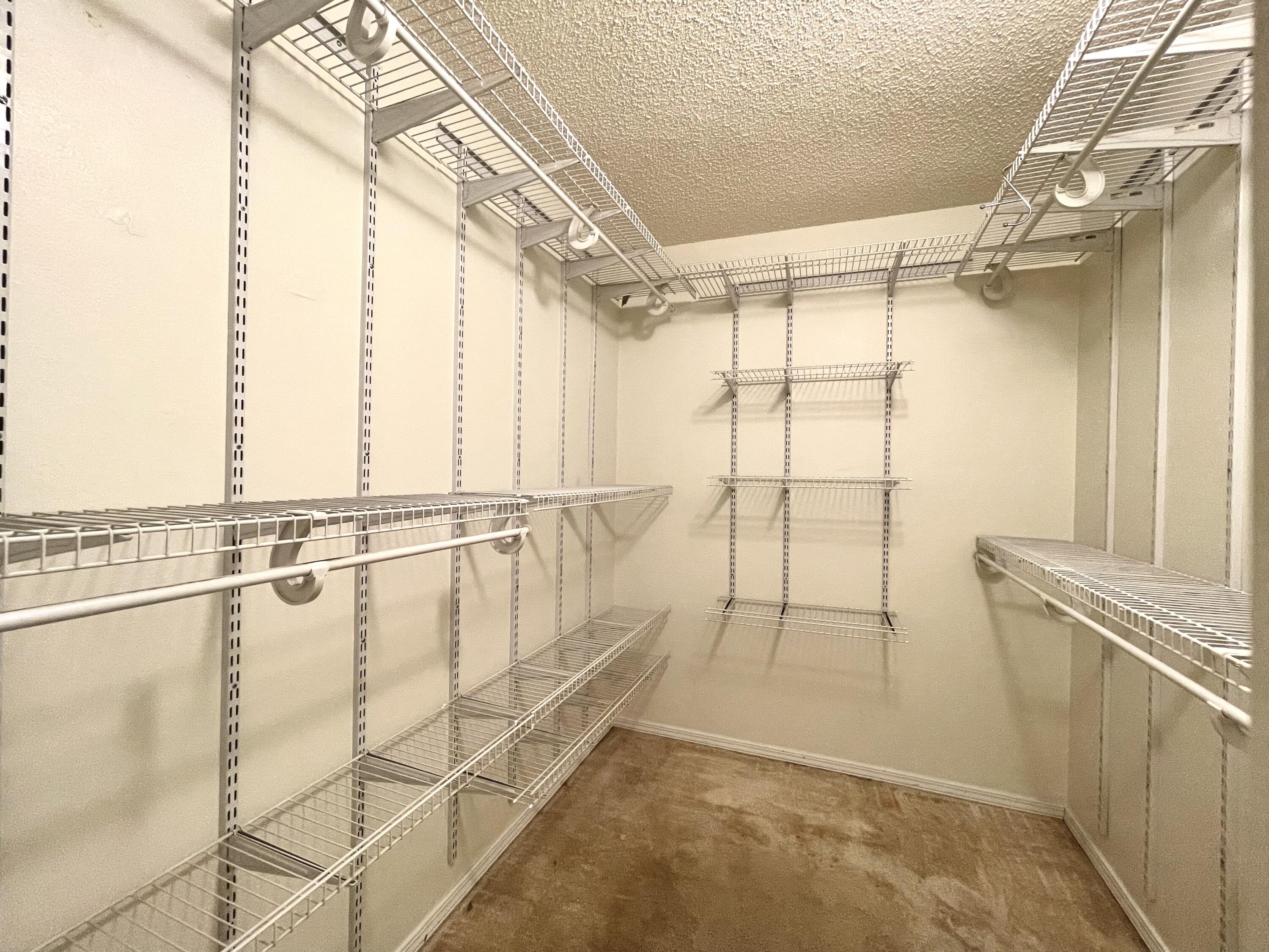 COLLEGE OAKS - Residential