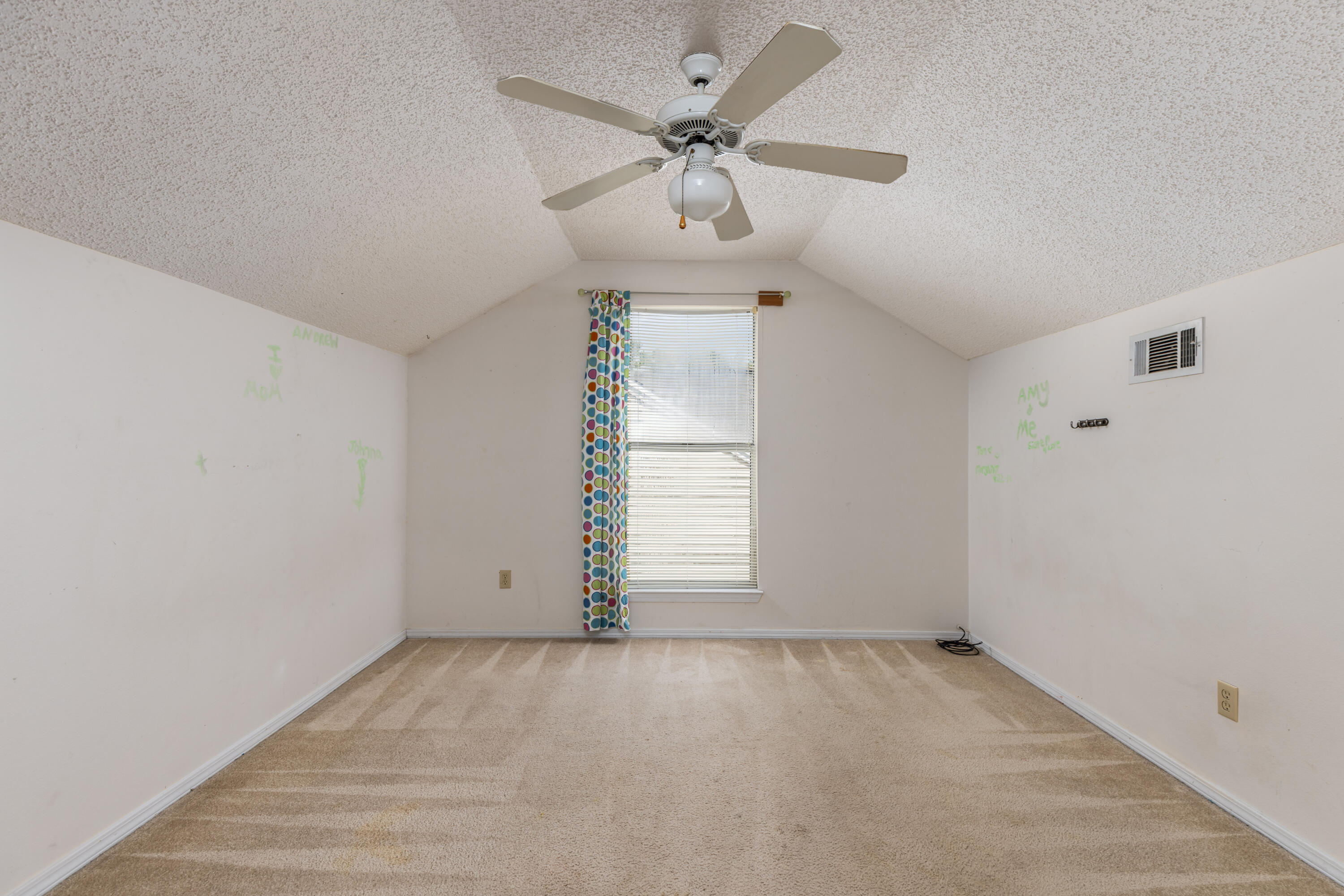 COLLEGE OAKS - Residential