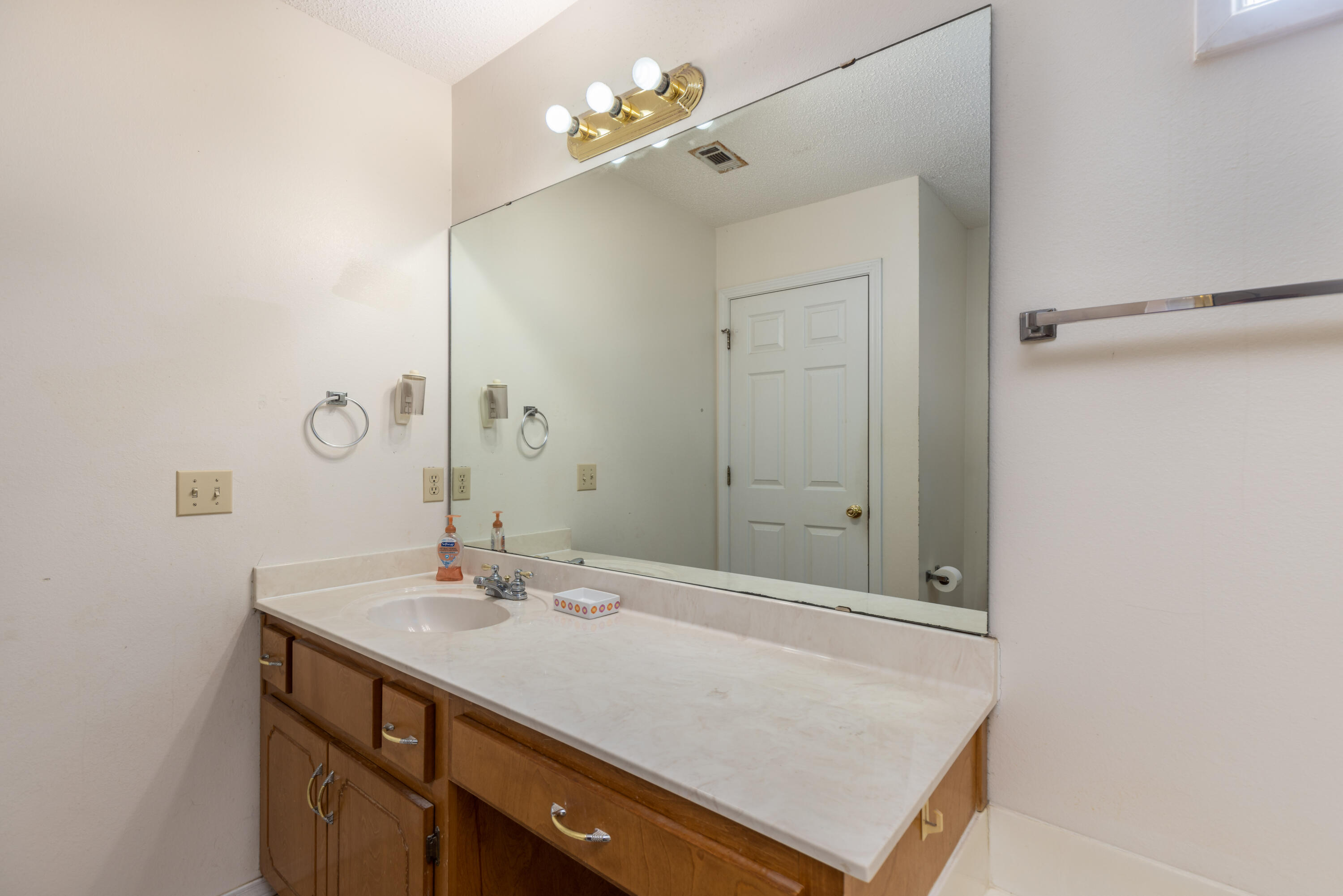 COLLEGE OAKS - Residential