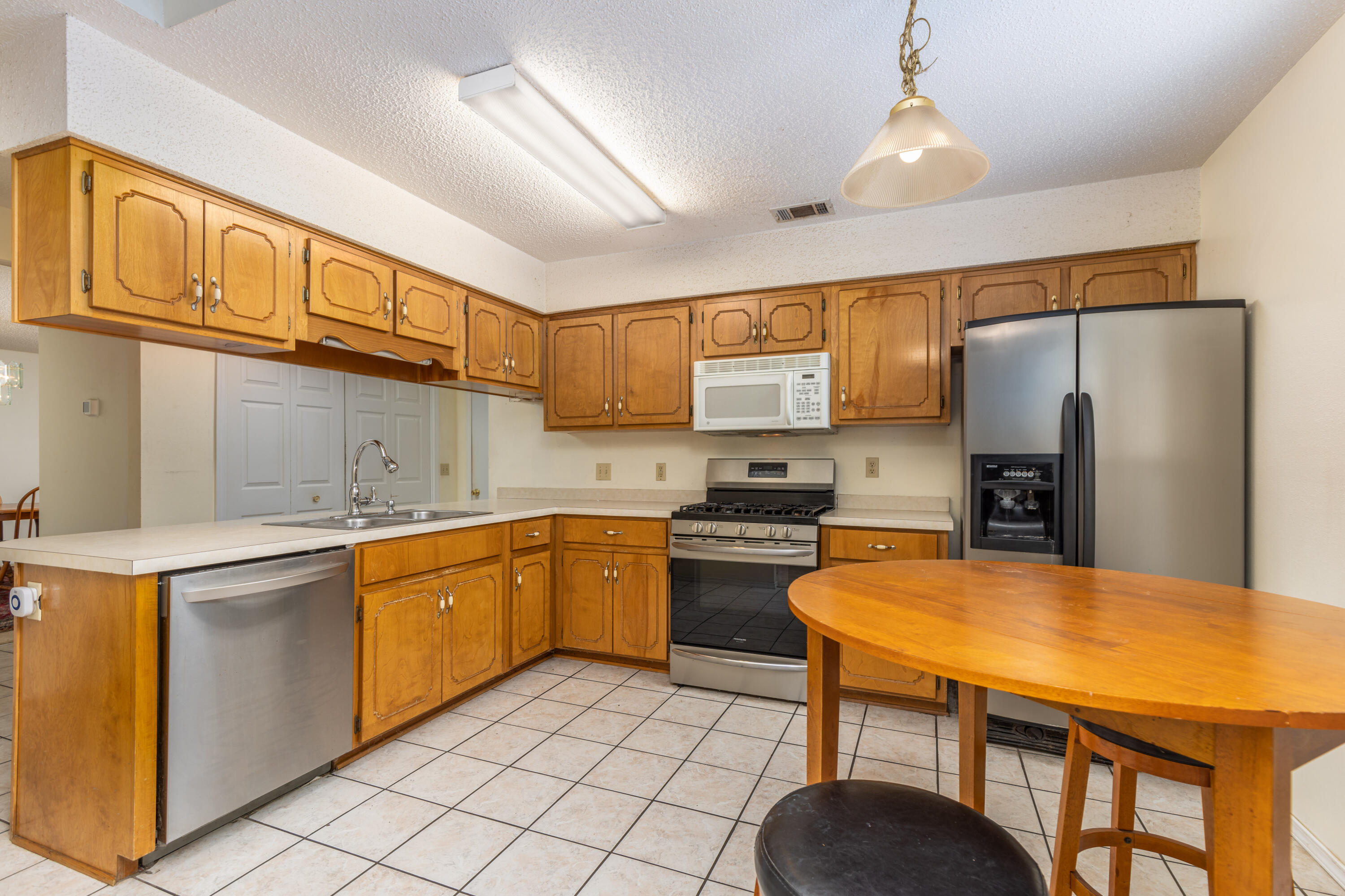 COLLEGE OAKS - Residential