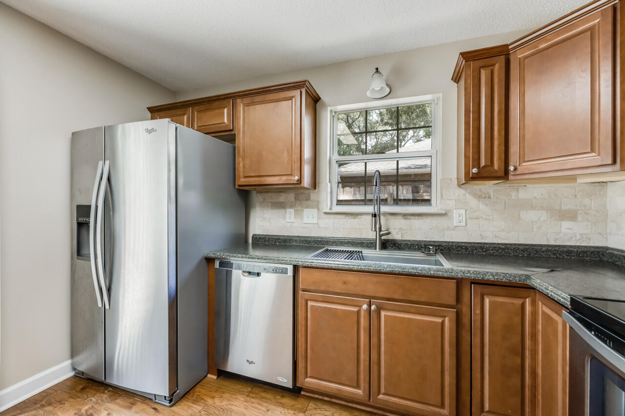 PINNACLE POINT - Residential Lease