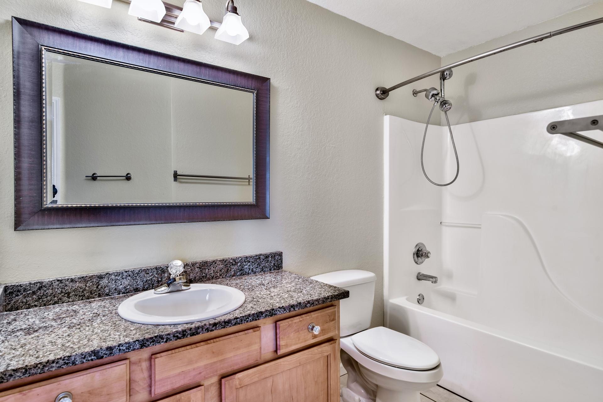 QUAIL LAKE - Residential