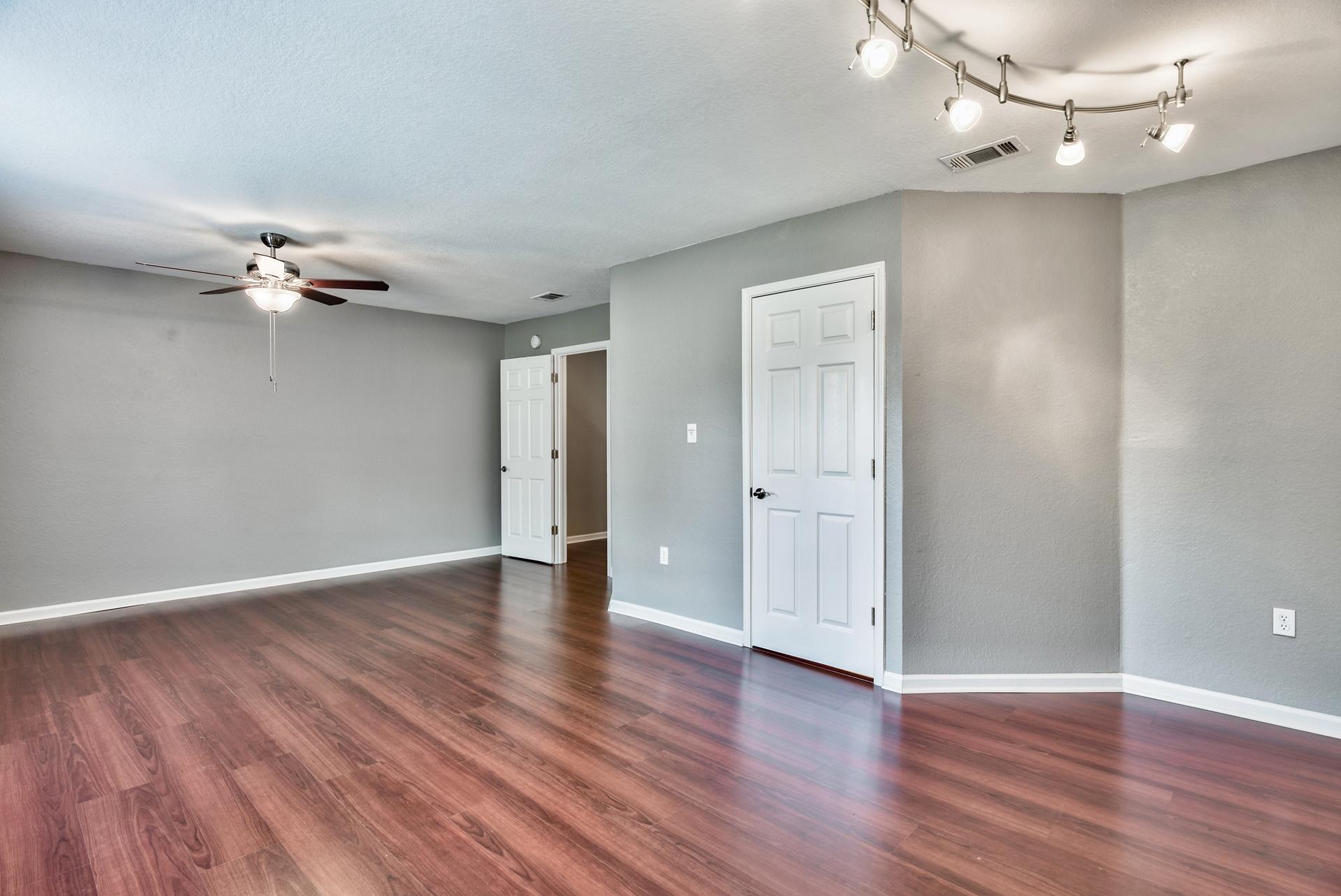 QUAIL LAKE - Residential