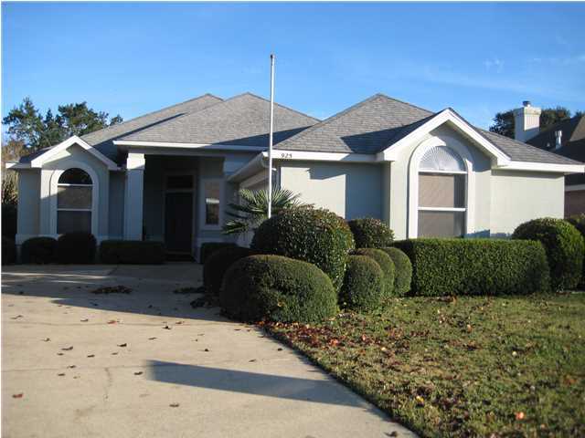 Golf course villa located in Shalimar Pointe. Bright and open floor plan. Property boasts large kitchen with breakfast room built-ins, fireplace, sun room, built-in bookcases in living area. Spacious master bedroom with large closet space. Buyer to verify all room measurements, square footage, lot dimensions and HOA info.