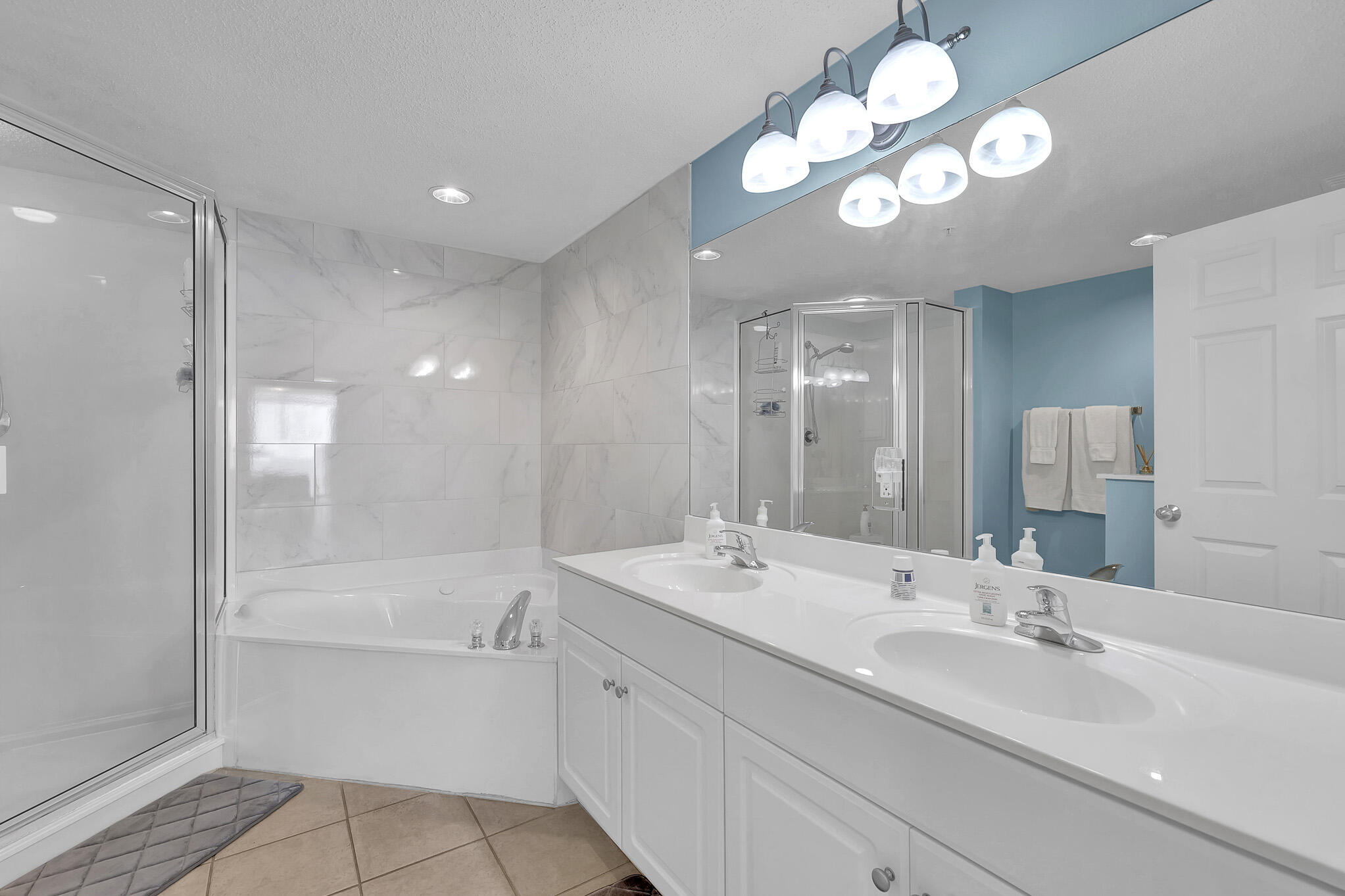 MAJESTIC BEACH TOWERS II - Residential